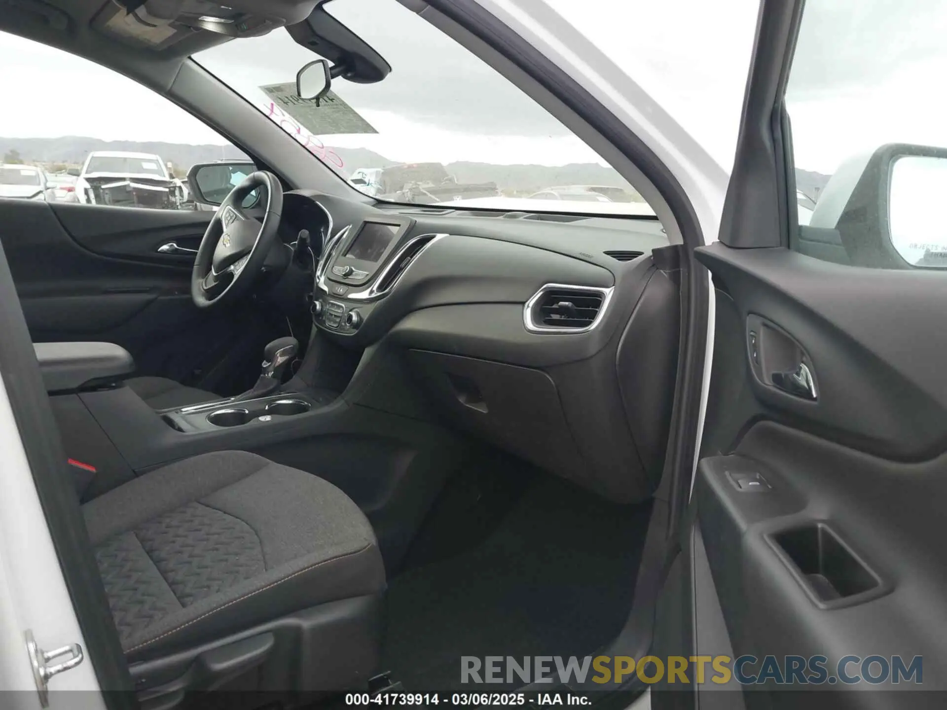 5 Photograph of a damaged car 3GNAXUEG3RL305061 CHEVROLET EQUINOX 2024