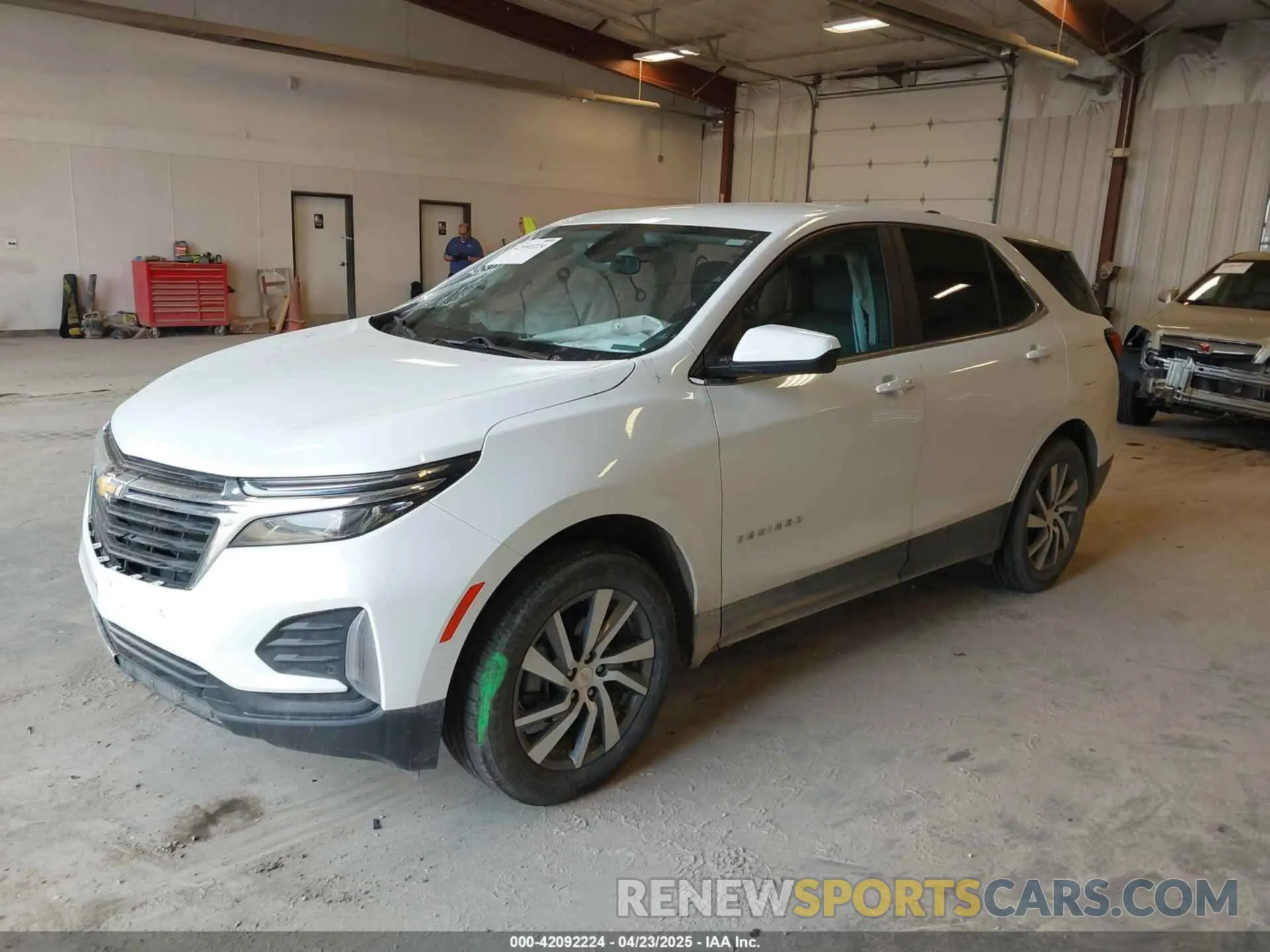 2 Фотография поврежденного автомобиля 3GNAXUEG5RS104672 CHEVROLET EQUINOX 2024