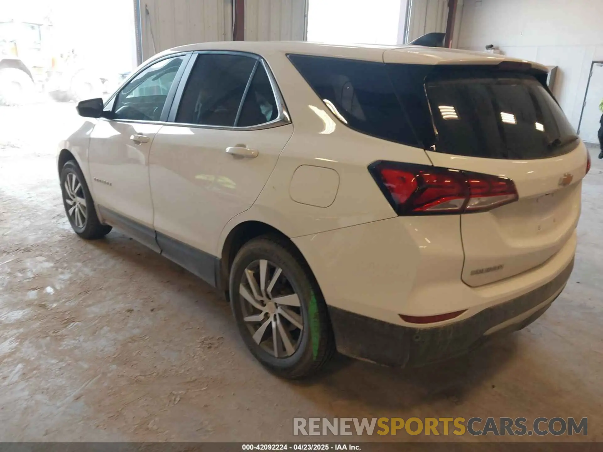 3 Фотография поврежденного автомобиля 3GNAXUEG5RS104672 CHEVROLET EQUINOX 2024