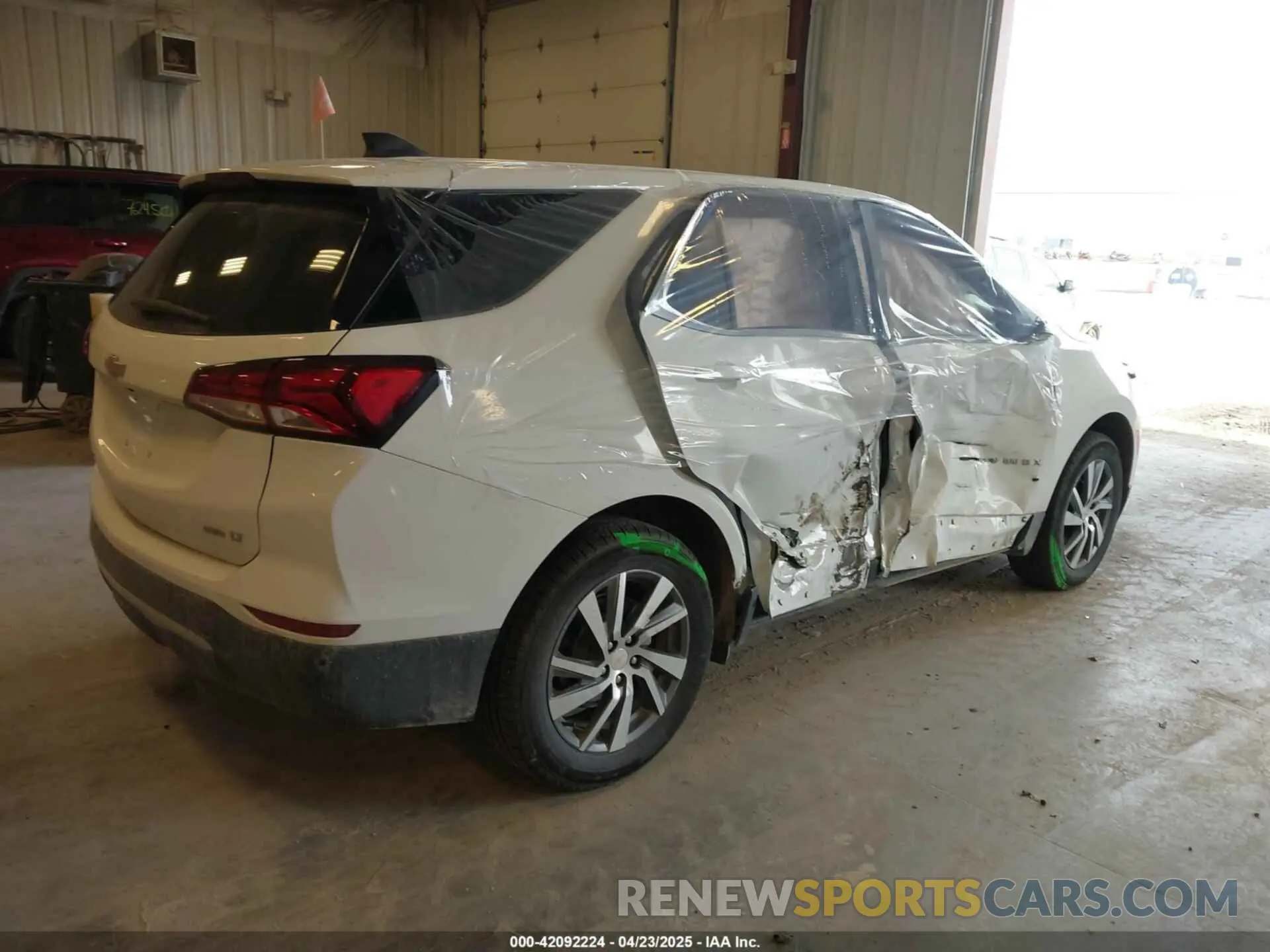 4 Фотография поврежденного автомобиля 3GNAXUEG5RS104672 CHEVROLET EQUINOX 2024