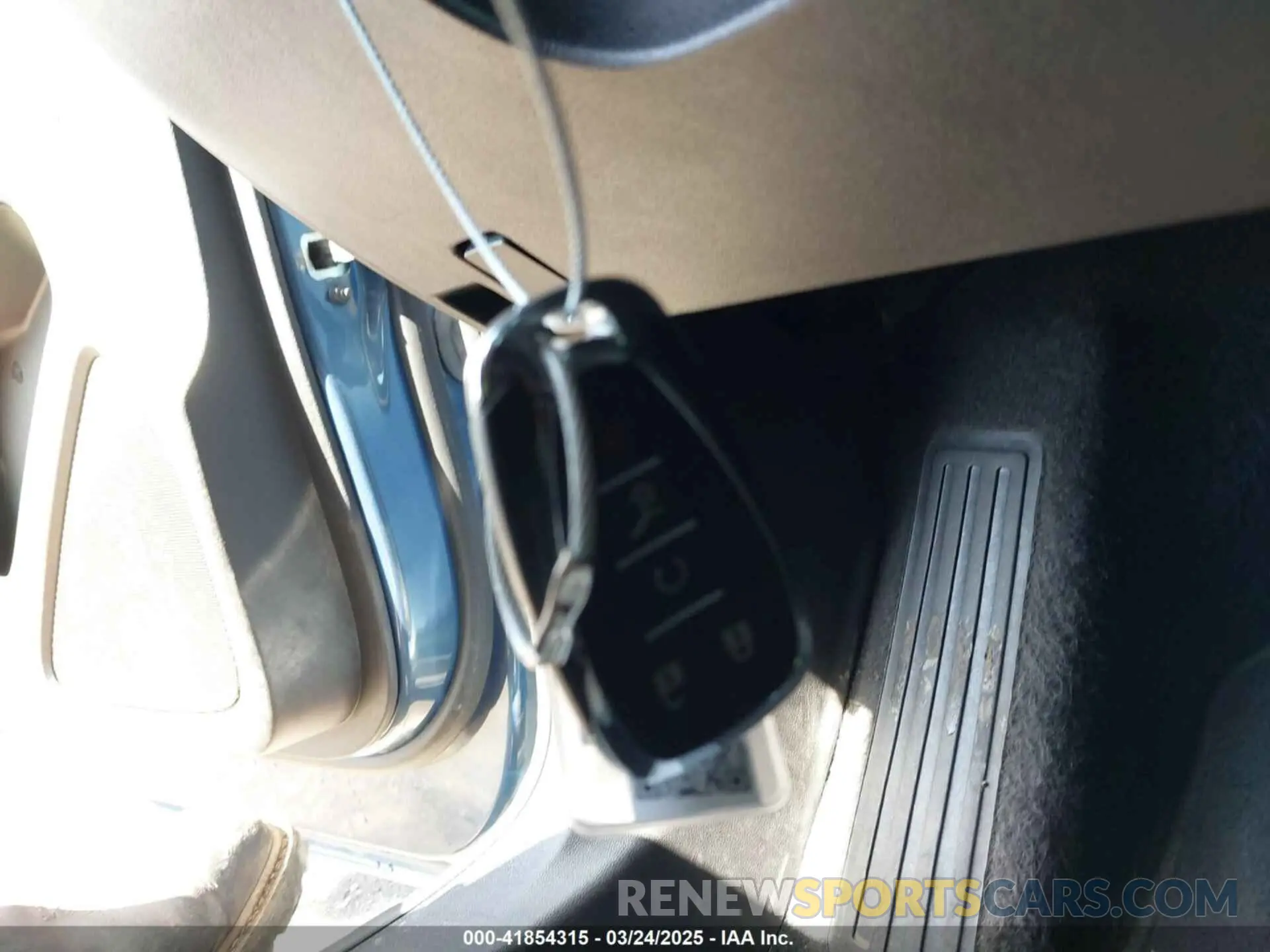 11 Photograph of a damaged car 3GNAXUEG6RL238262 CHEVROLET EQUINOX 2024