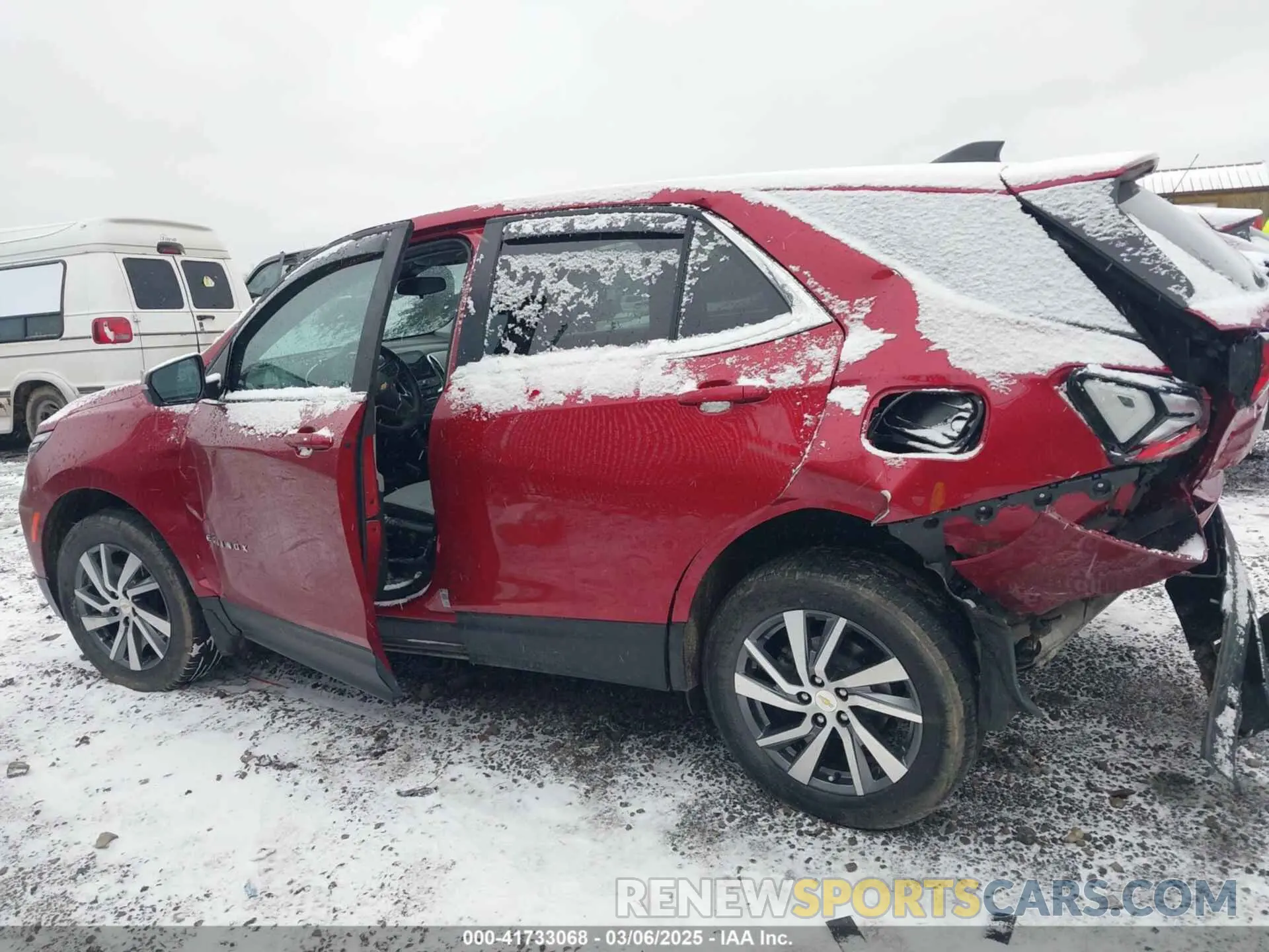15 Photograph of a damaged car 3GNAXUEG7RL177665 CHEVROLET EQUINOX 2024
