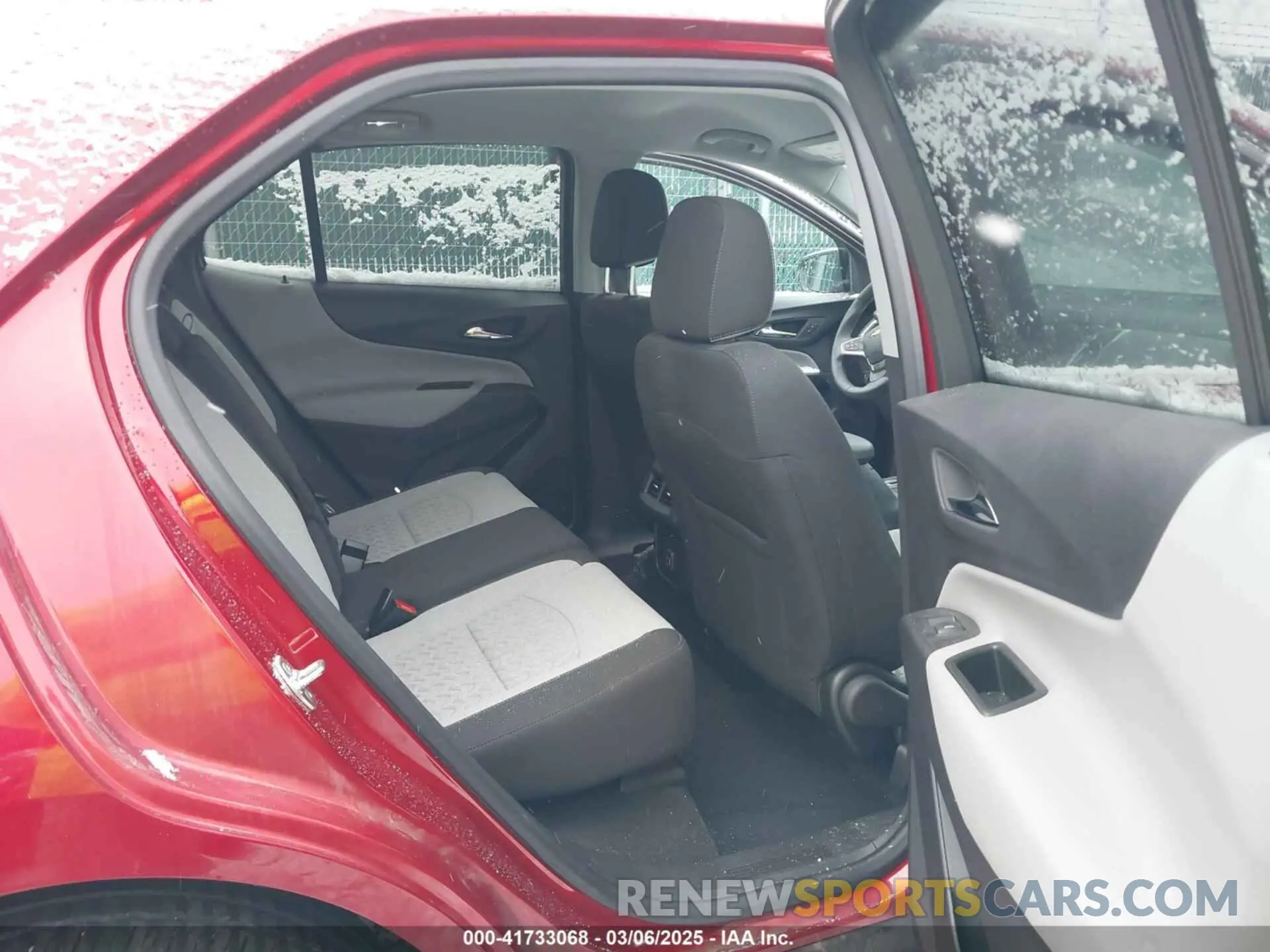 8 Photograph of a damaged car 3GNAXUEG7RL177665 CHEVROLET EQUINOX 2024