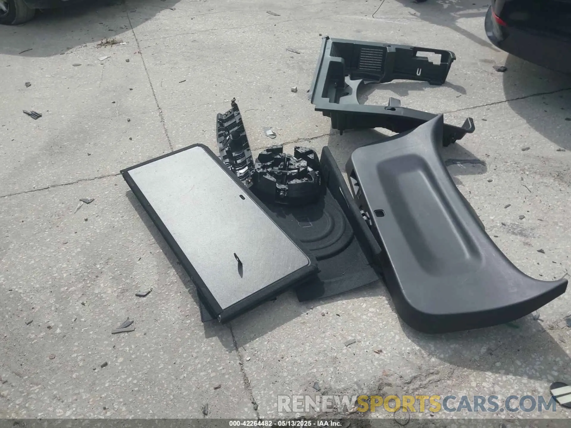 12 Photograph of a damaged car 3GNAXUEG7RL232423 CHEVROLET EQUINOX 2024