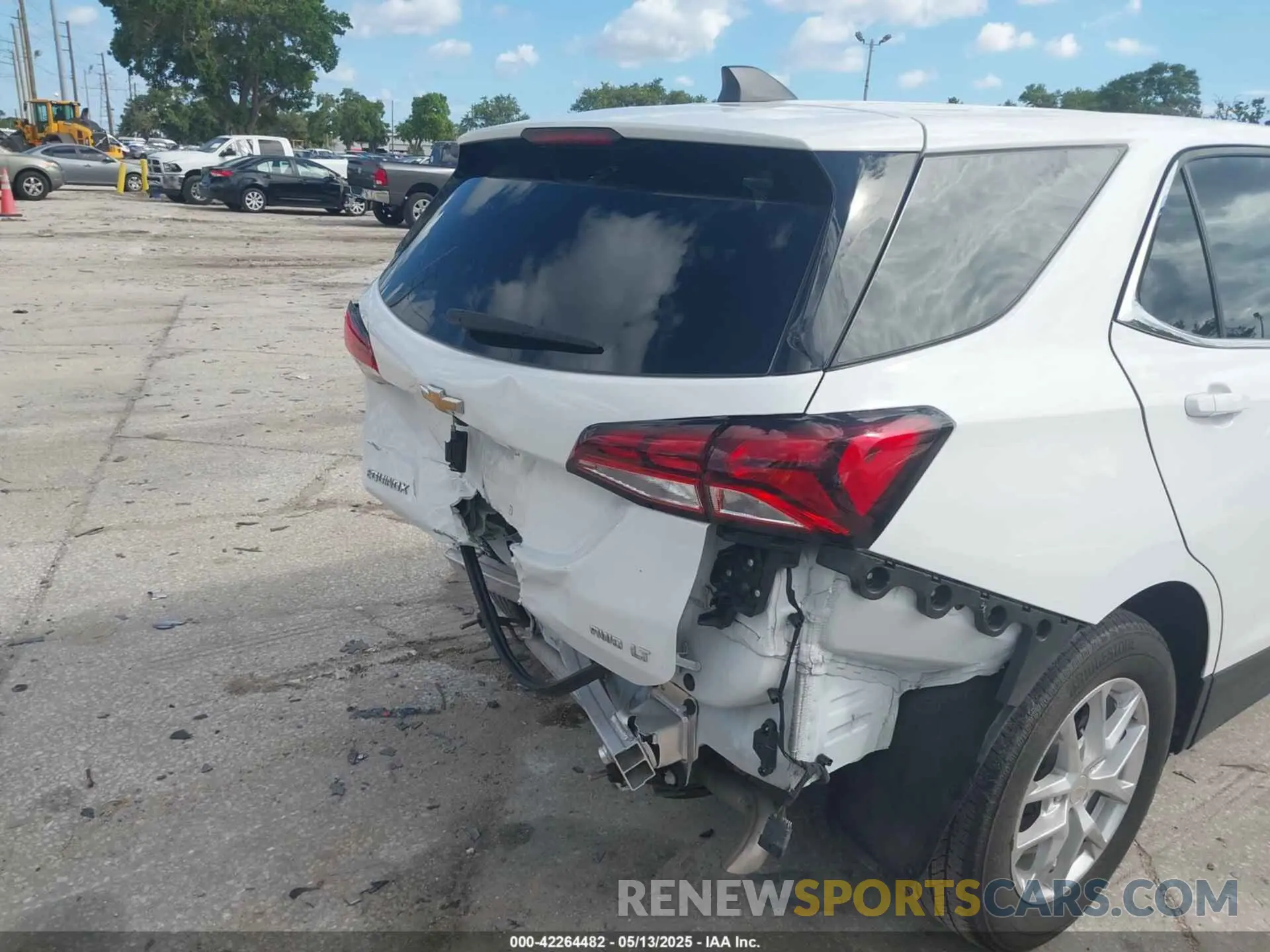 19 Photograph of a damaged car 3GNAXUEG7RL232423 CHEVROLET EQUINOX 2024