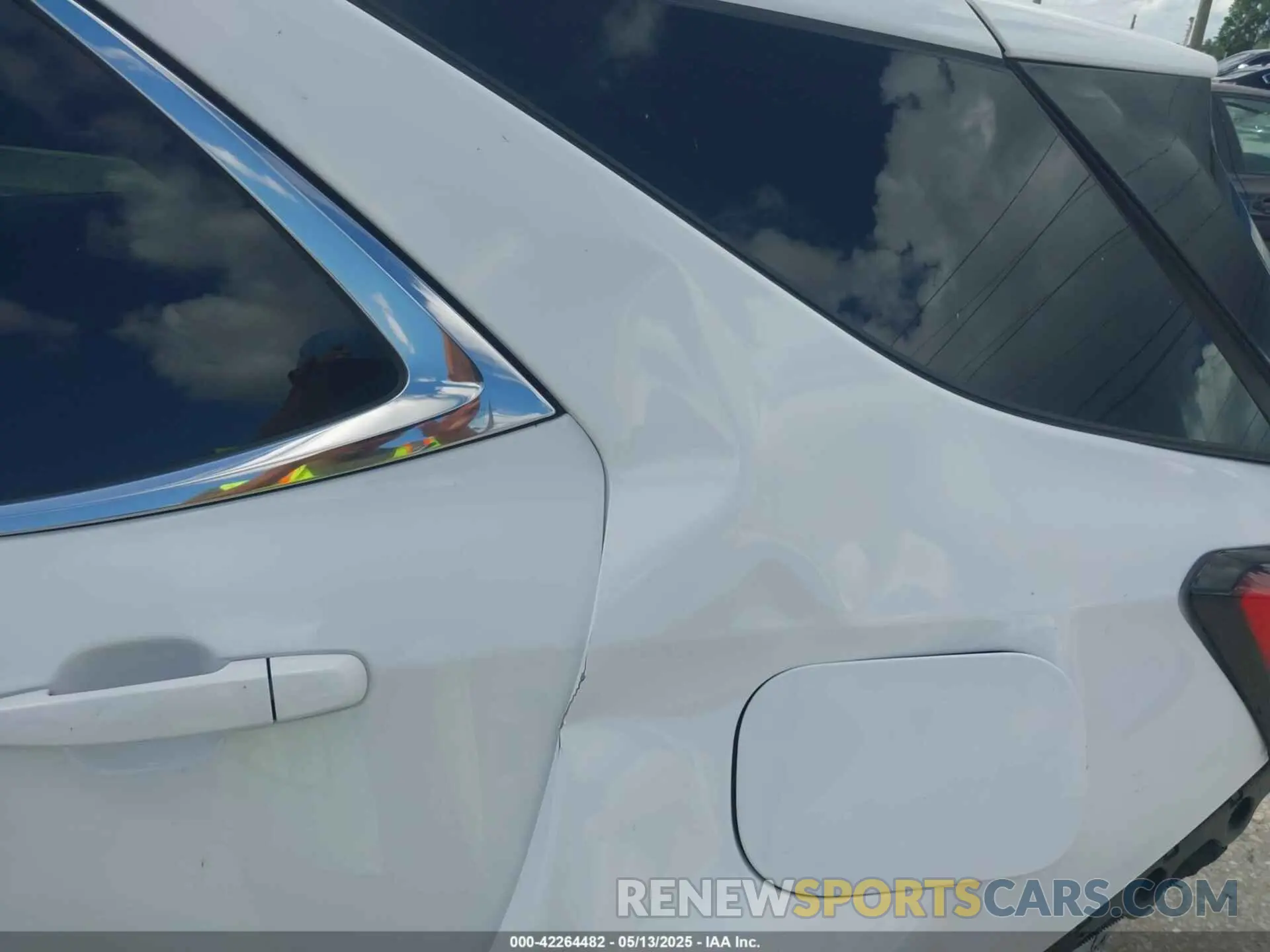 21 Photograph of a damaged car 3GNAXUEG7RL232423 CHEVROLET EQUINOX 2024