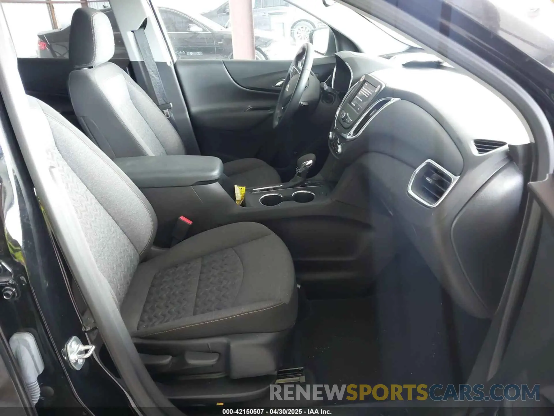 5 Photograph of a damaged car 3GNAXUEG7RL339245 CHEVROLET EQUINOX 2024