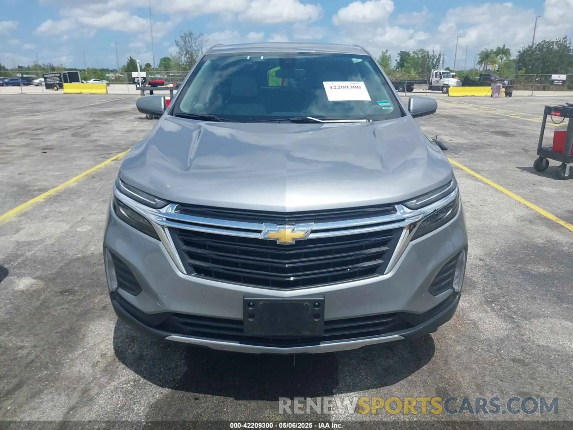 12 Photograph of a damaged car 3GNAXUEG8RL152449 CHEVROLET EQUINOX 2024