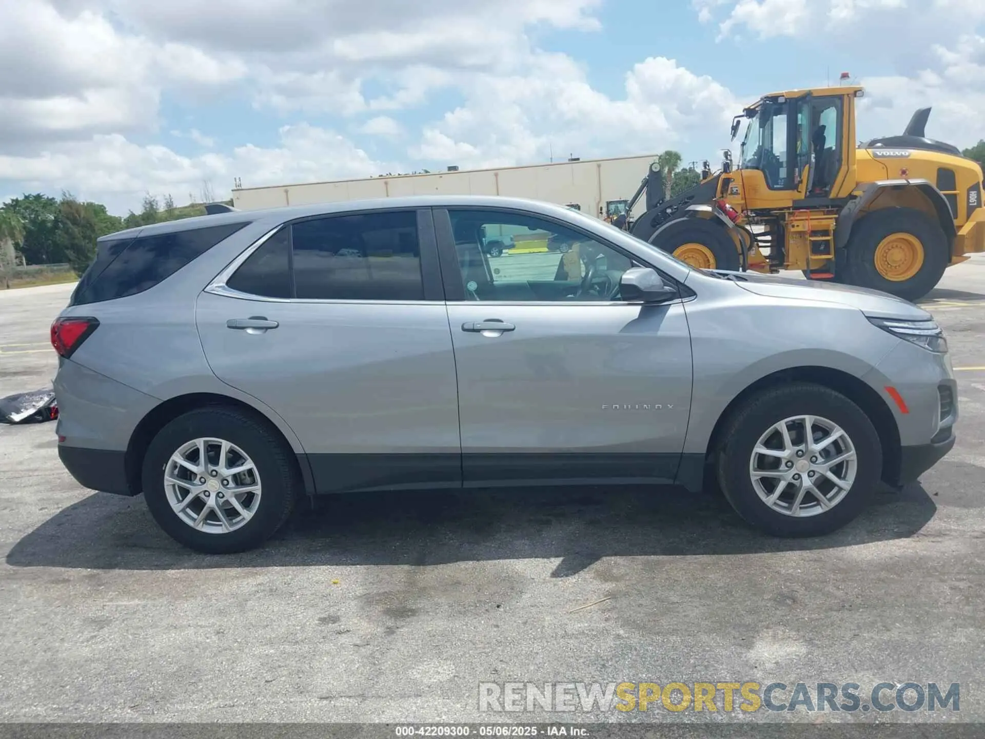 13 Photograph of a damaged car 3GNAXUEG8RL152449 CHEVROLET EQUINOX 2024