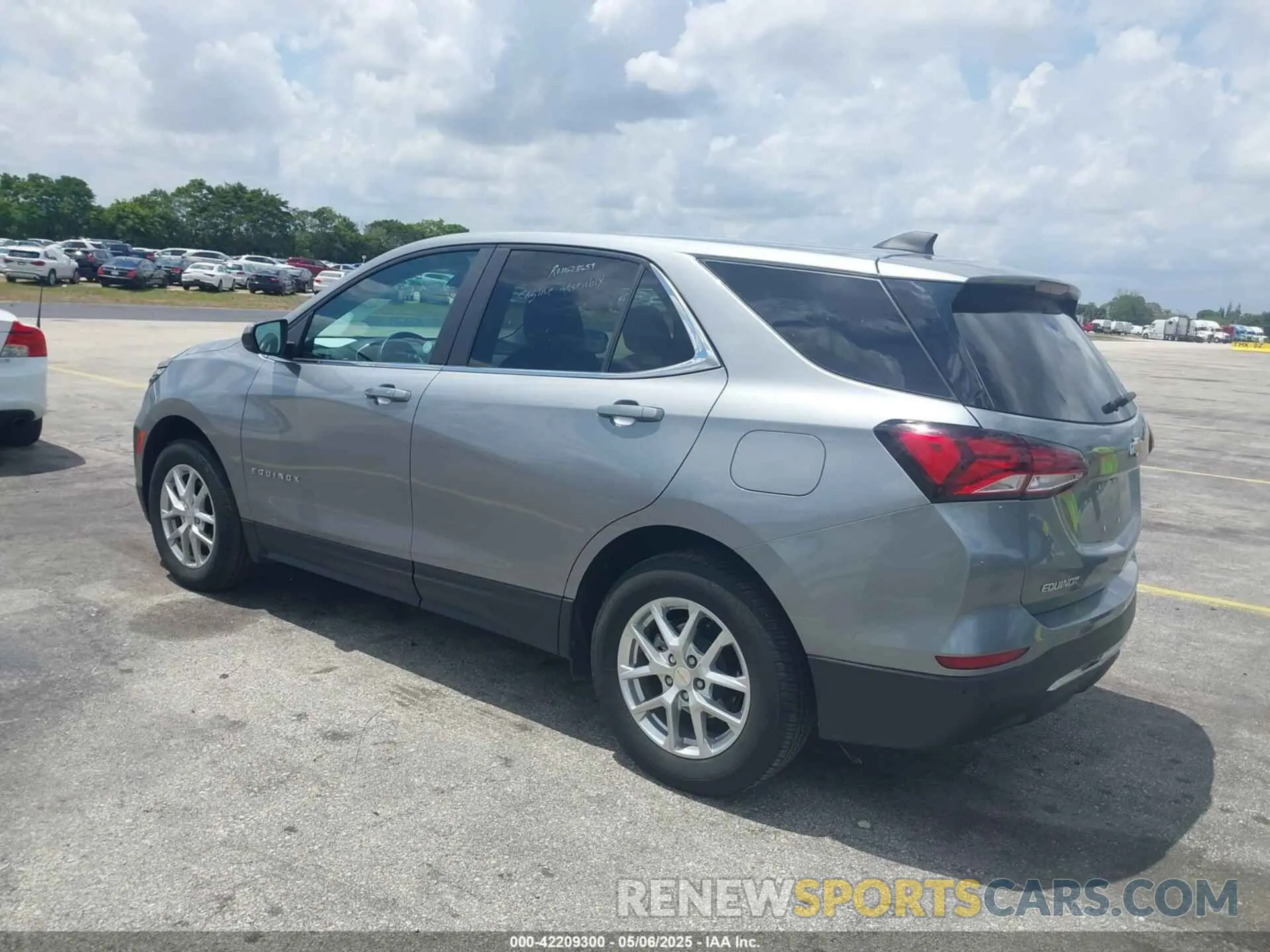 3 Photograph of a damaged car 3GNAXUEG8RL152449 CHEVROLET EQUINOX 2024
