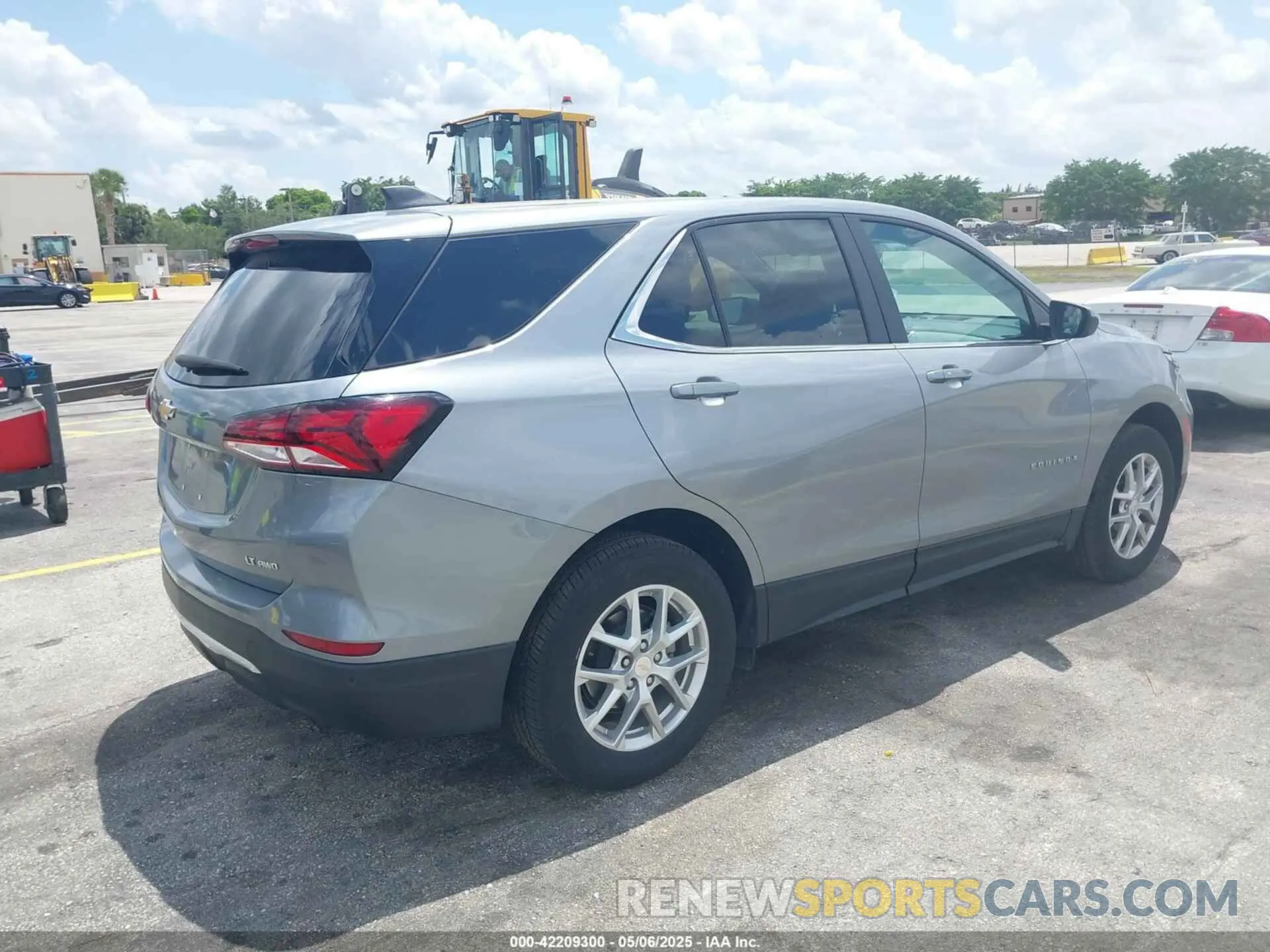 4 Photograph of a damaged car 3GNAXUEG8RL152449 CHEVROLET EQUINOX 2024