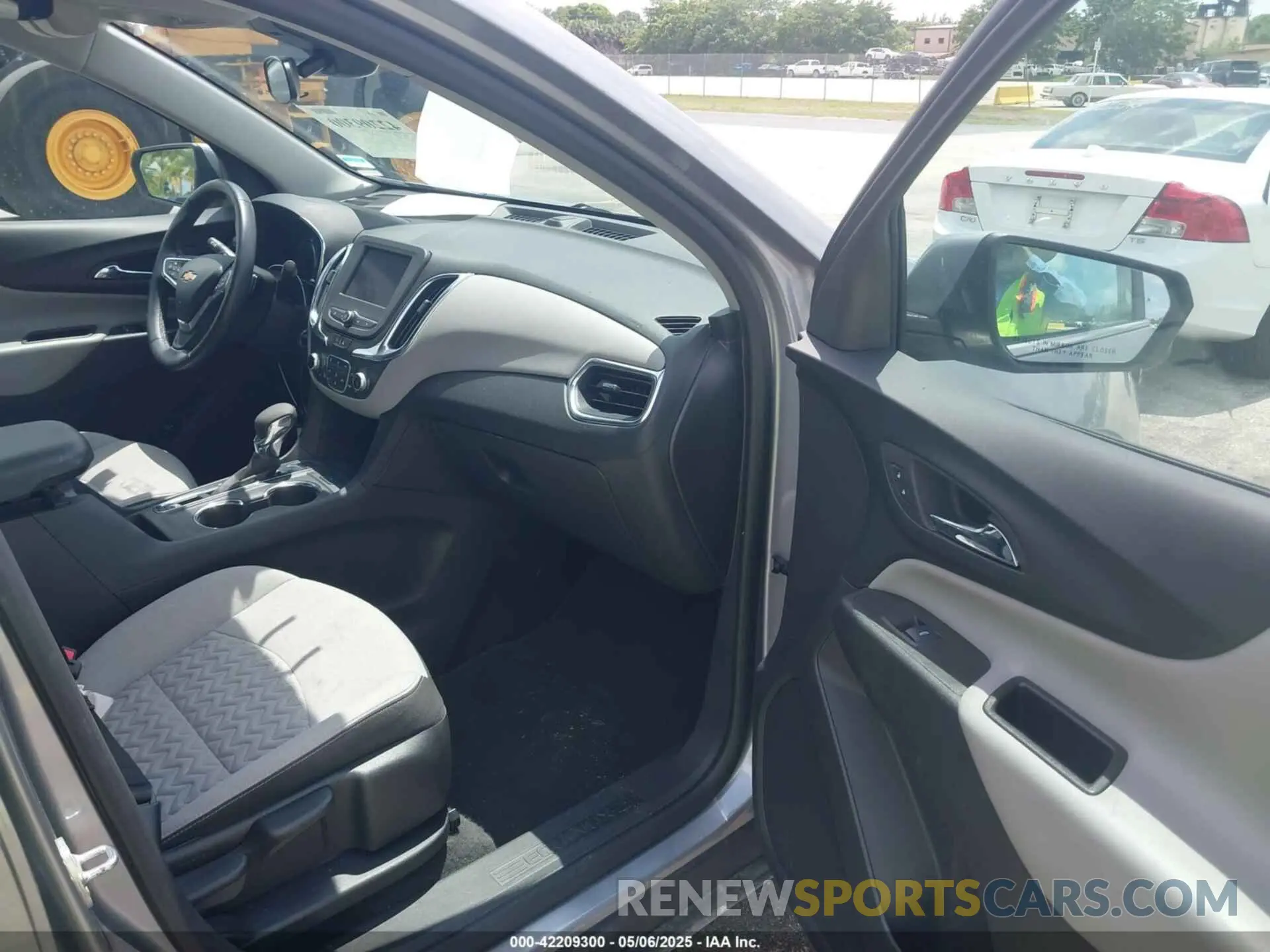 5 Photograph of a damaged car 3GNAXUEG8RL152449 CHEVROLET EQUINOX 2024