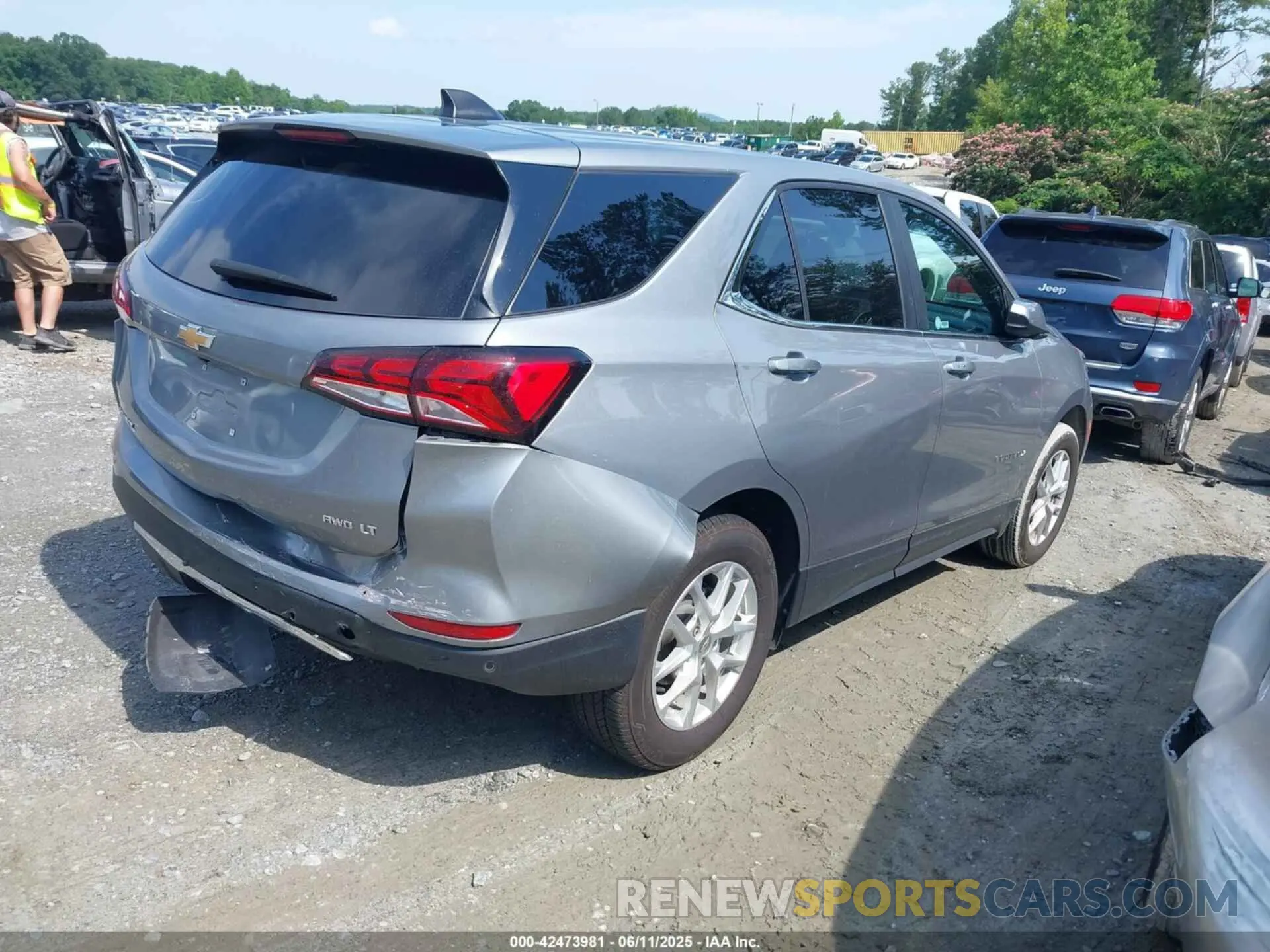 4 Photograph of a damaged car 3GNAXUEG8RL244595 CHEVROLET EQUINOX 2024