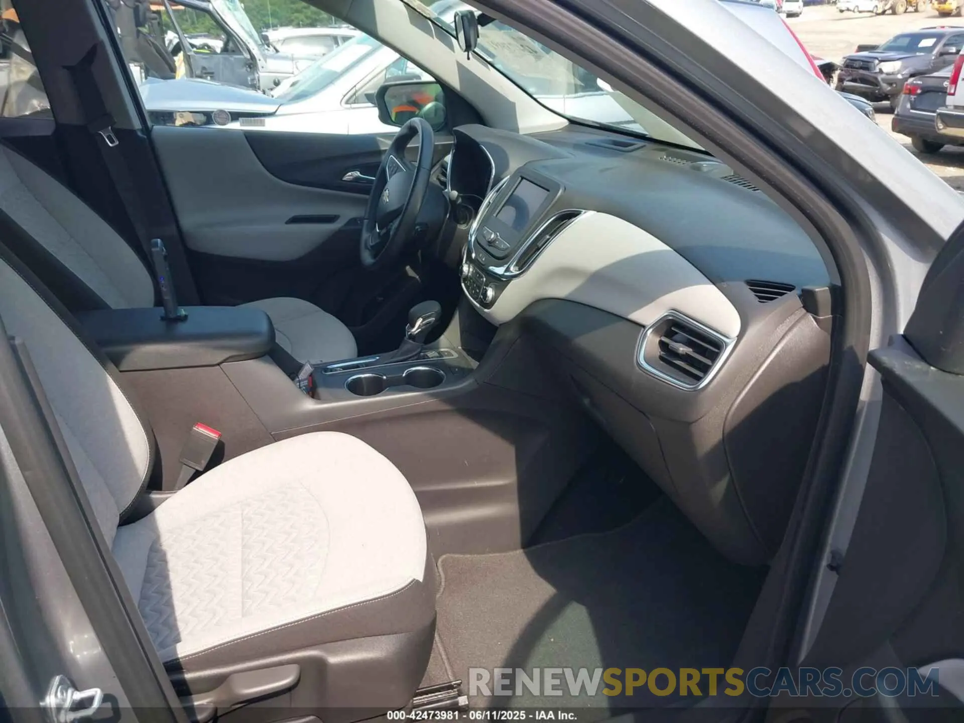 5 Photograph of a damaged car 3GNAXUEG8RL244595 CHEVROLET EQUINOX 2024