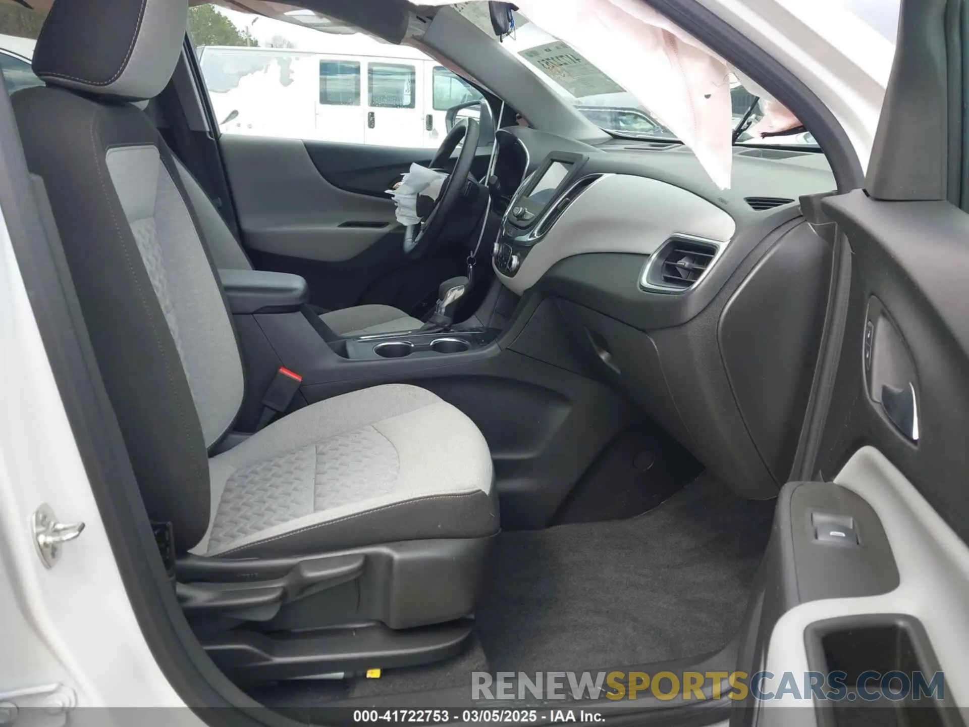 5 Фотография поврежденного автомобиля 3GNAXUEG8RL269013 CHEVROLET EQUINOX 2024
