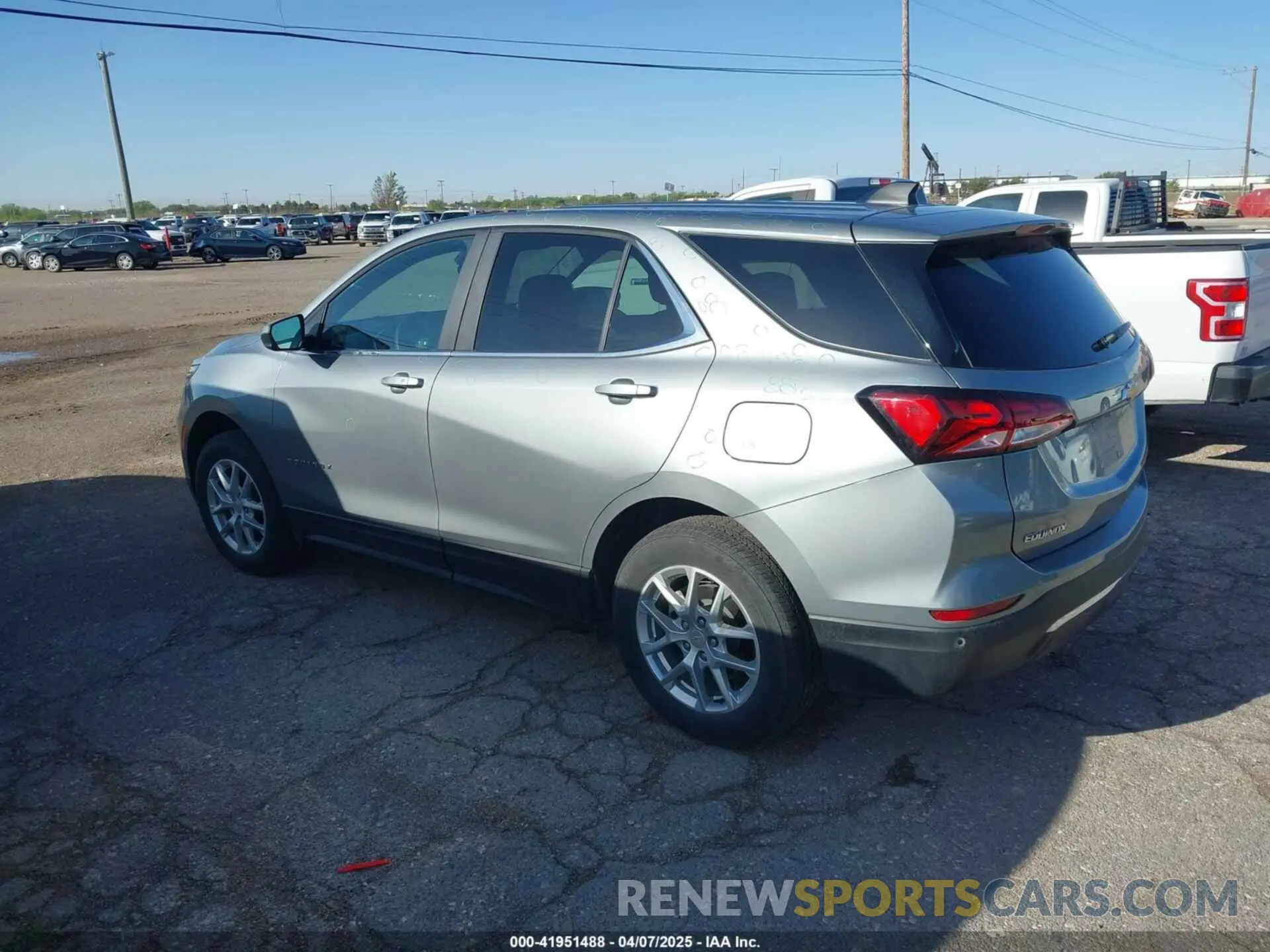 3 Photograph of a damaged car 3GNAXUEG9RS142311 CHEVROLET EQUINOX 2024