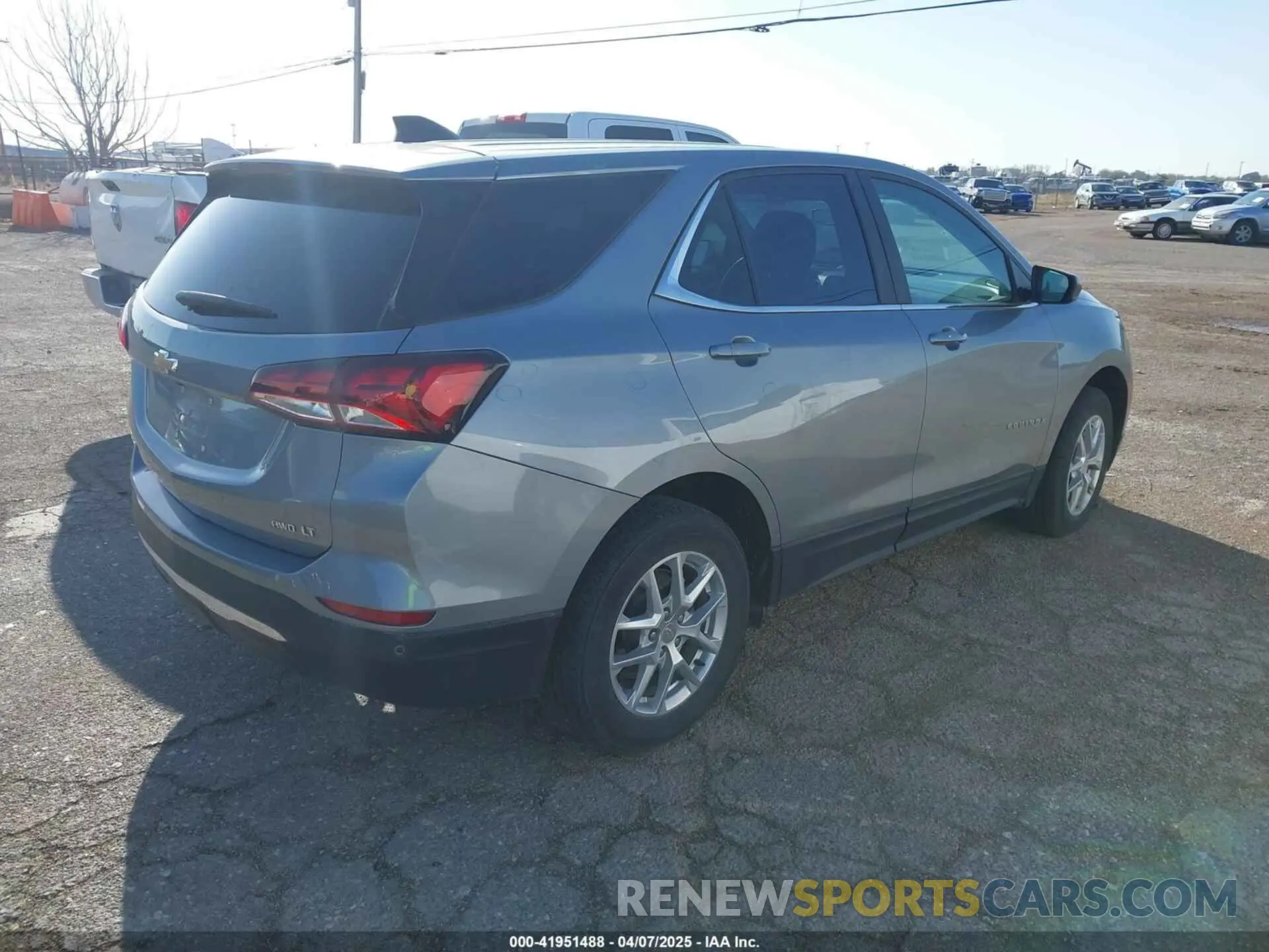 4 Photograph of a damaged car 3GNAXUEG9RS142311 CHEVROLET EQUINOX 2024
