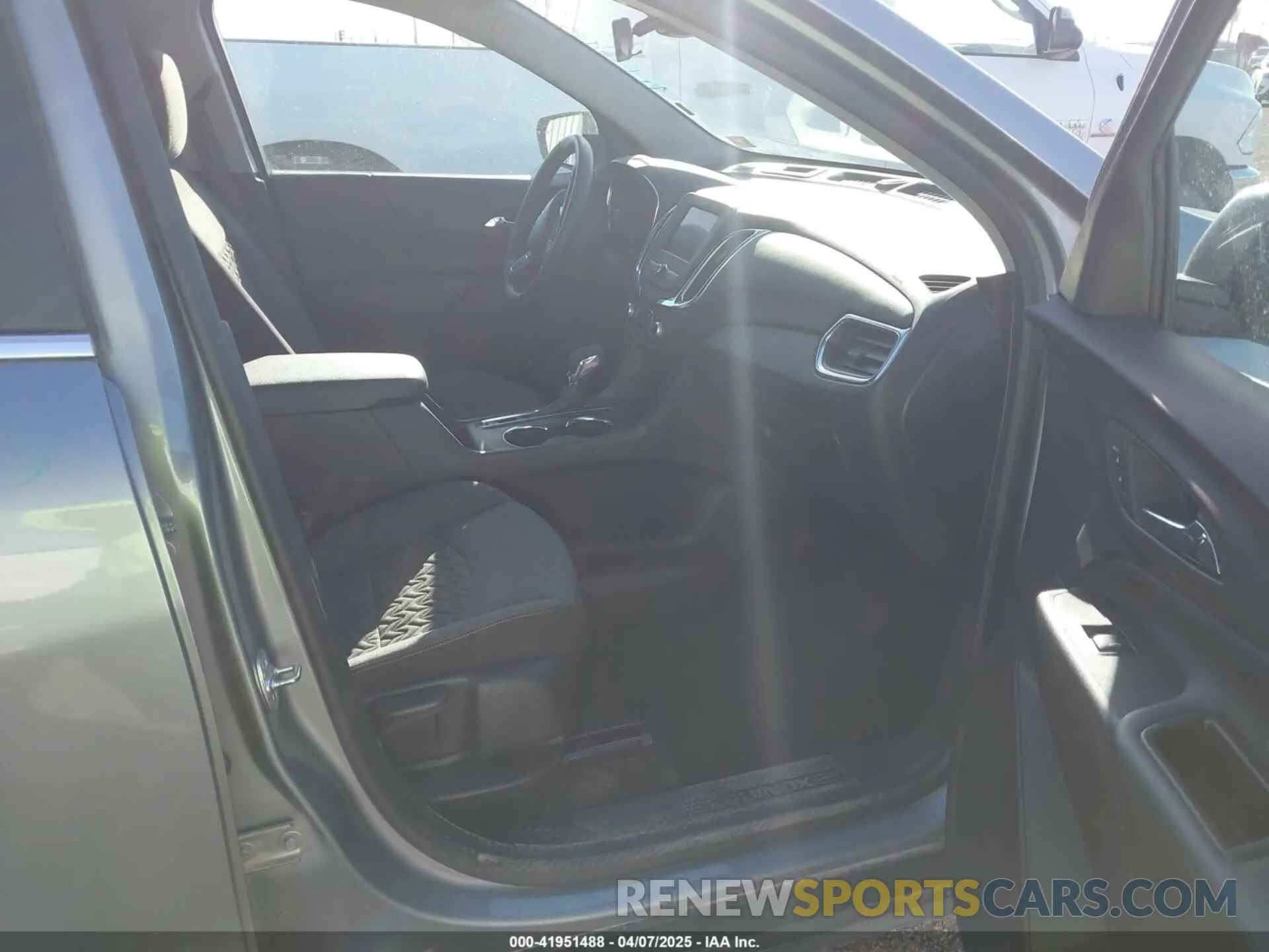 5 Photograph of a damaged car 3GNAXUEG9RS142311 CHEVROLET EQUINOX 2024