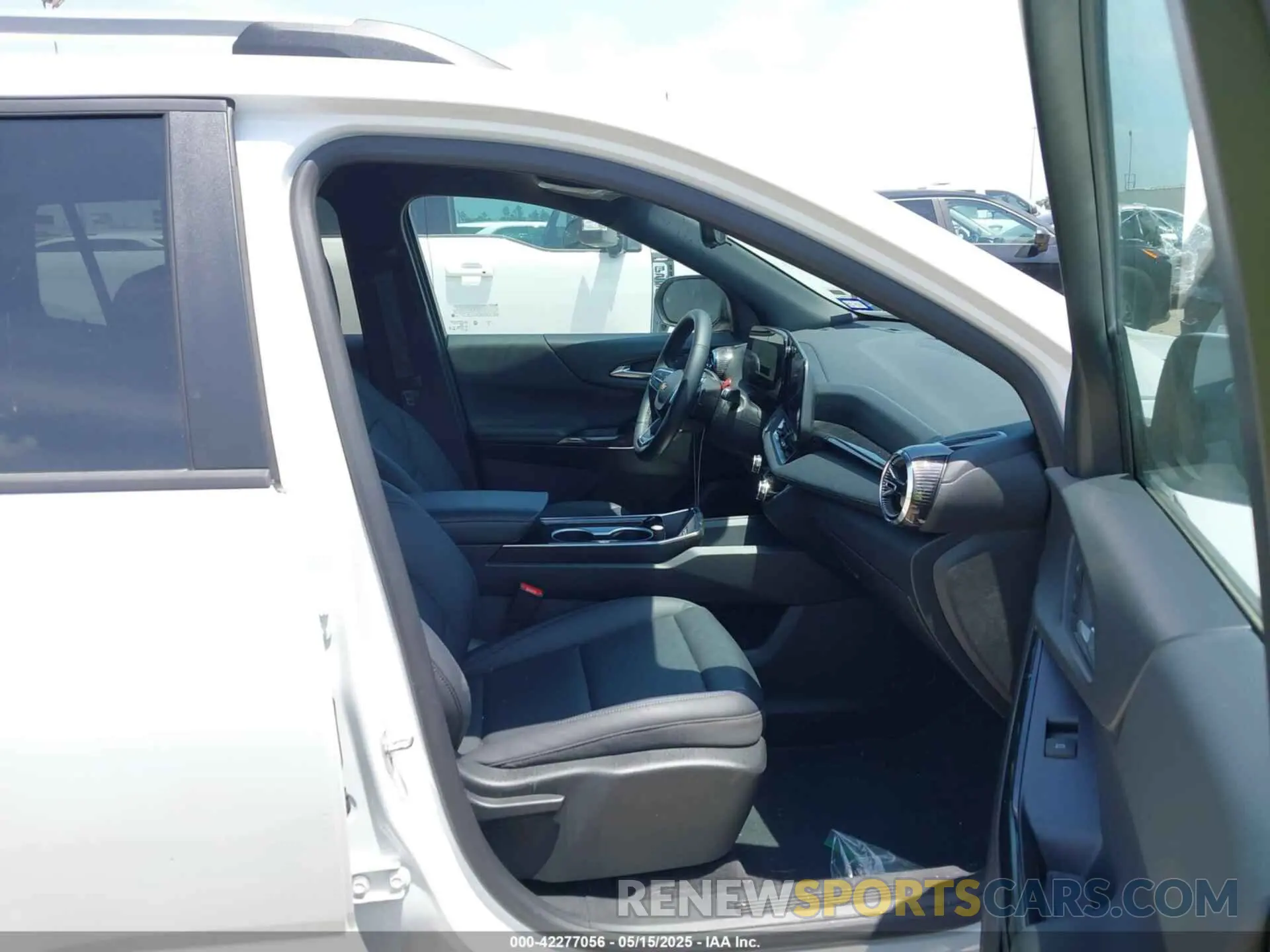 5 Photograph of a damaged car 3GNAXHEG0SL202337 CHEVROLET EQUINOX 2025