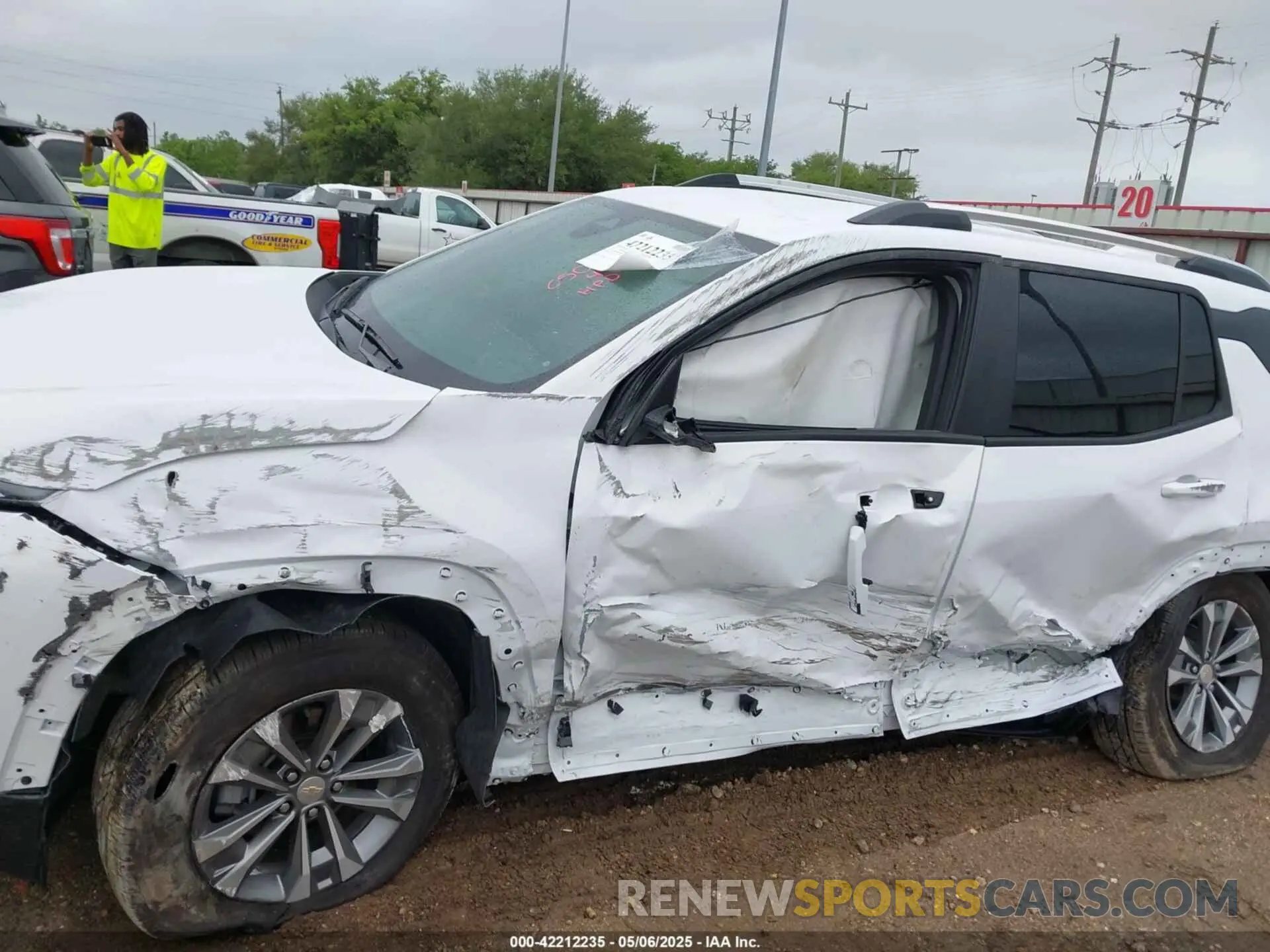 6 Photograph of a damaged car 3GNAXHEG0SL304222 CHEVROLET EQUINOX 2025
