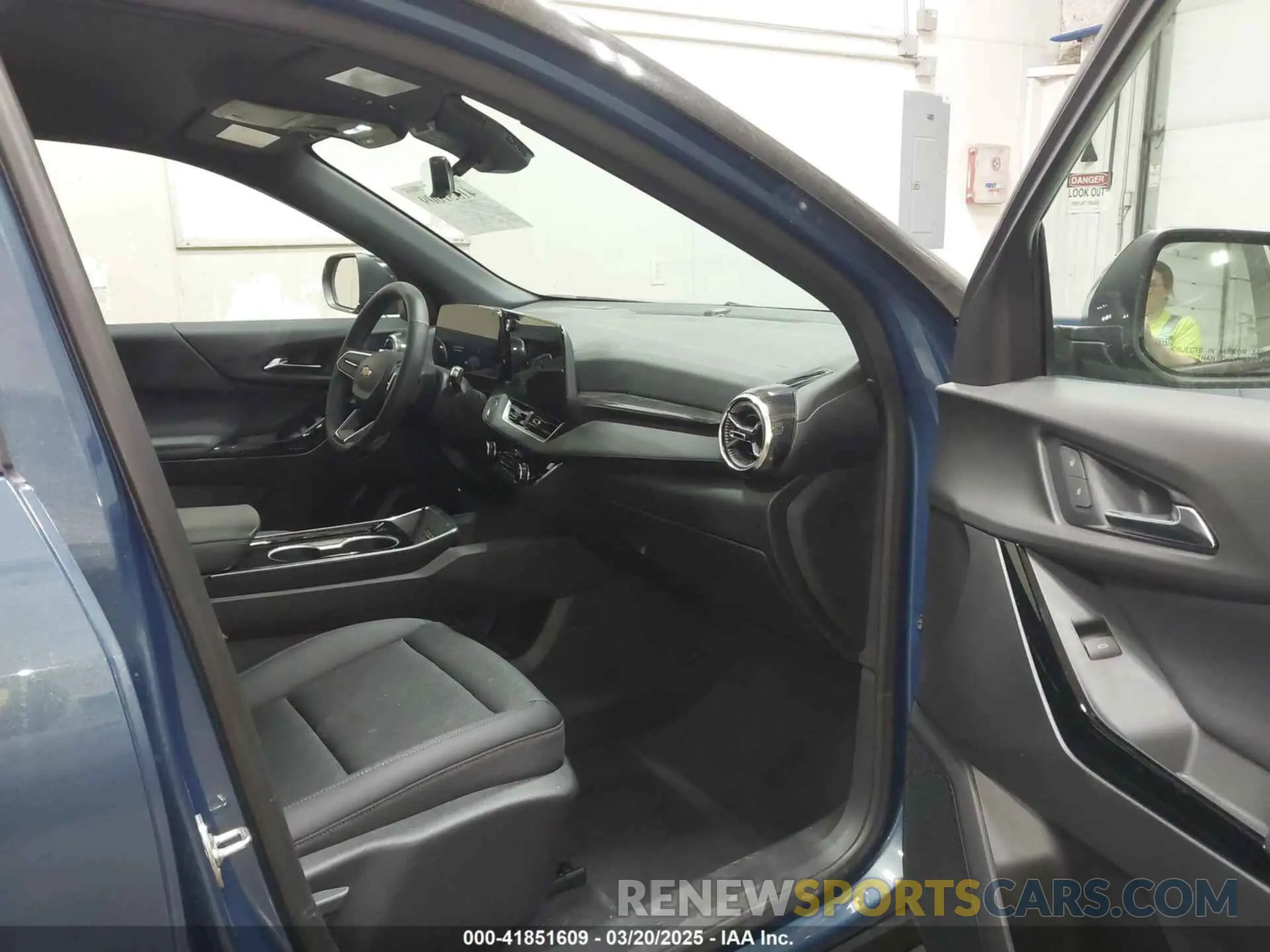 5 Фотография поврежденного автомобиля 3GNAXHEG1SL104577 CHEVROLET EQUINOX 2025