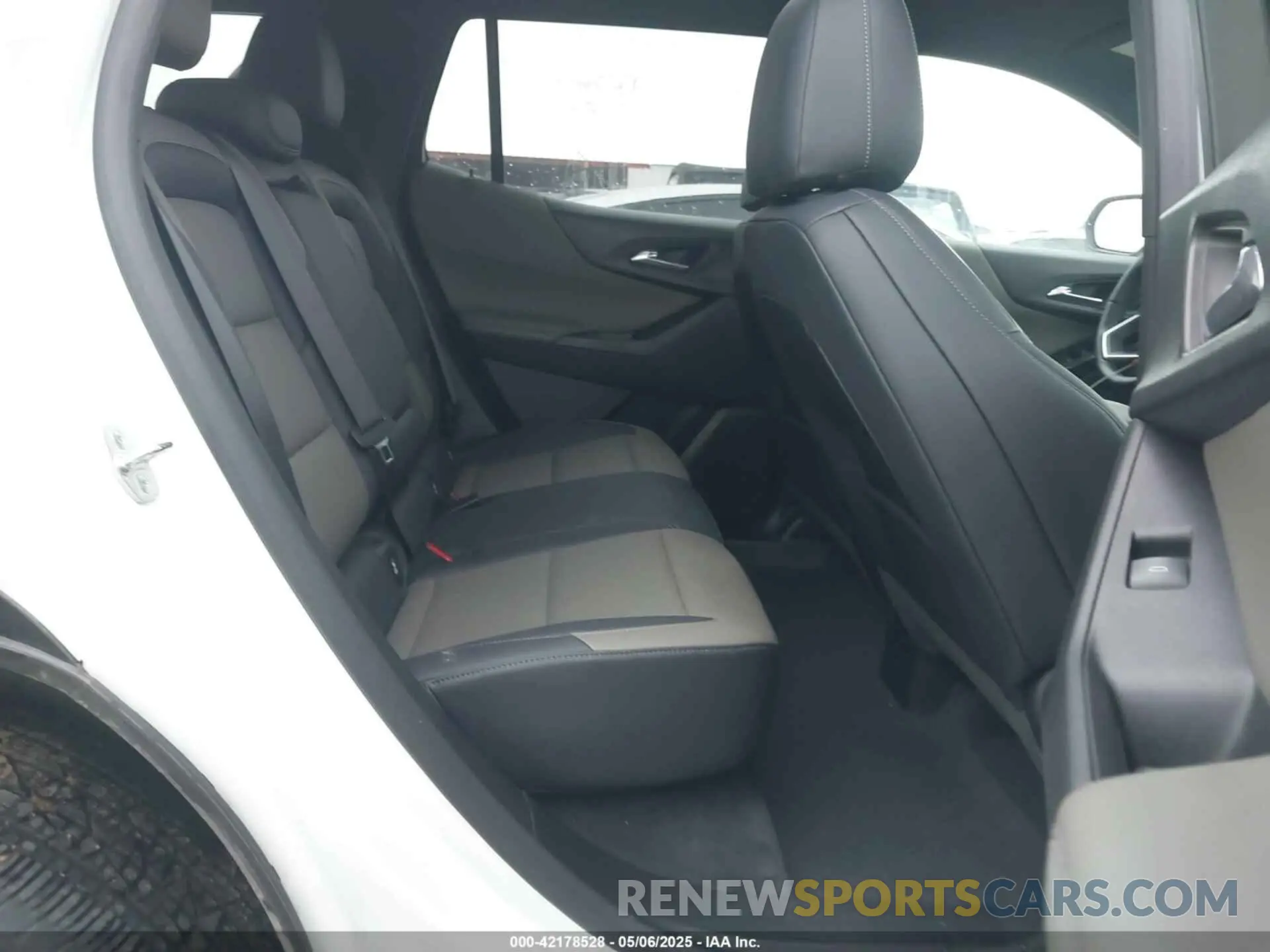 8 Photograph of a damaged car 3GNAXHEG9SL183867 CHEVROLET EQUINOX 2025