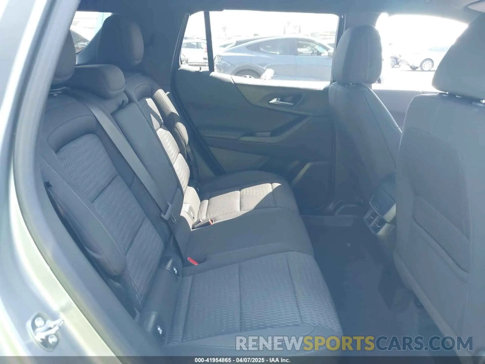 8 Фотография поврежденного автомобиля 3GNAXHEGXSL252744 CHEVROLET EQUINOX 2025