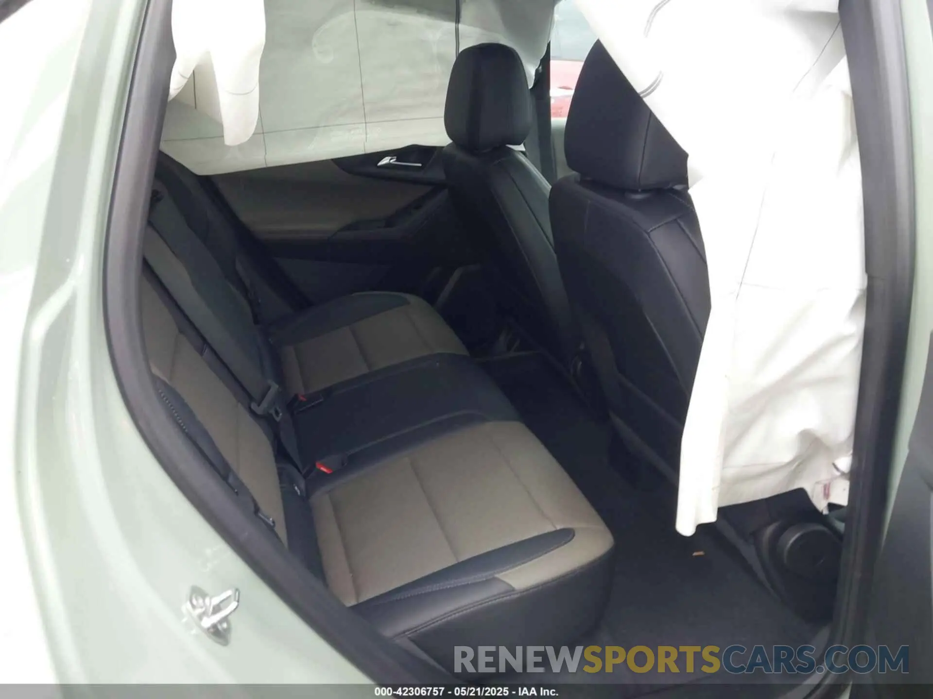 8 Photograph of a damaged car 3GNAXPEG0SL114558 CHEVROLET EQUINOX 2025