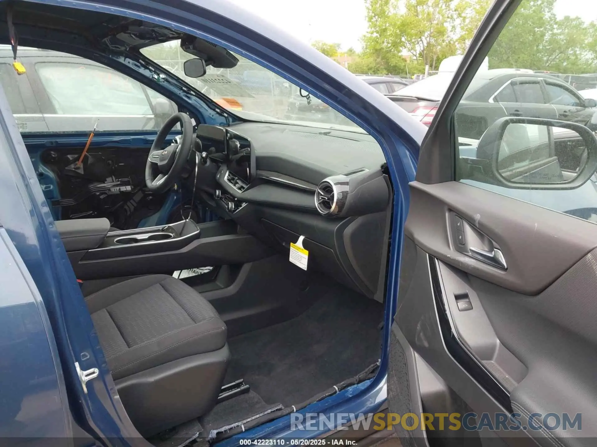 5 Фотография поврежденного автомобиля 3GNAXPEG1SL294231 CHEVROLET EQUINOX 2025