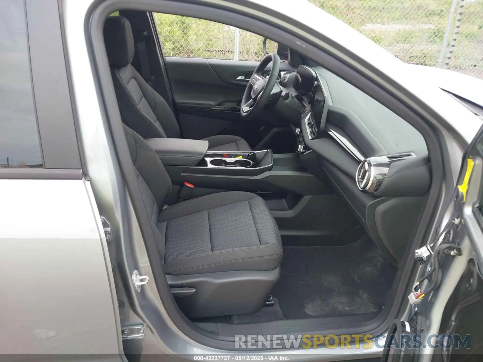 5 Photograph of a damaged car 3GNAXPEG4SL325018 CHEVROLET EQUINOX 2025