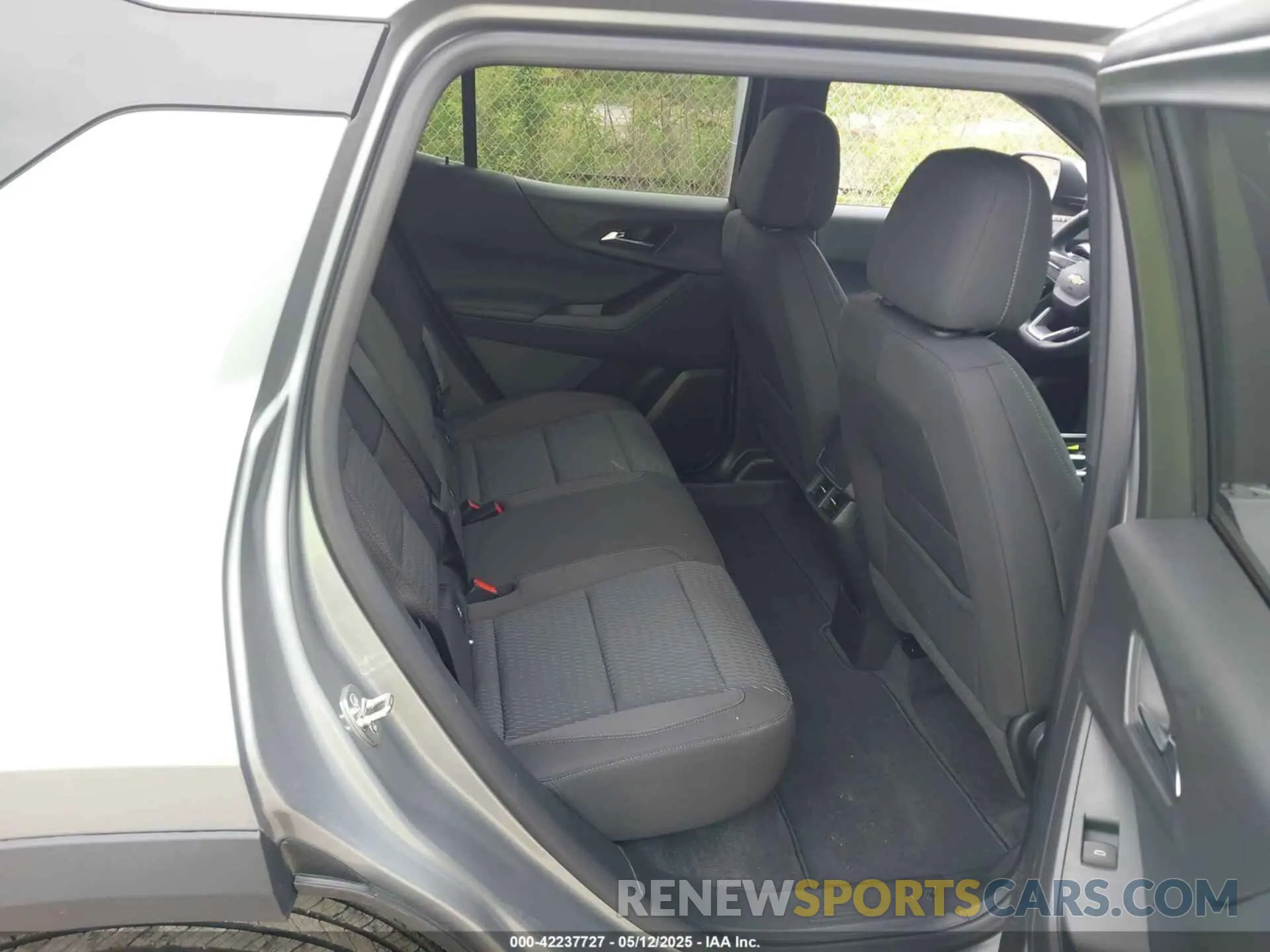 8 Photograph of a damaged car 3GNAXPEG4SL325018 CHEVROLET EQUINOX 2025