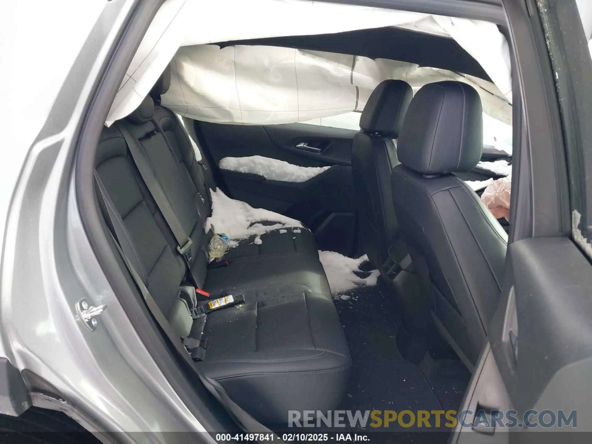 8 Photograph of a damaged car 3GNAXPEGXSL127964 CHEVROLET EQUINOX 2025