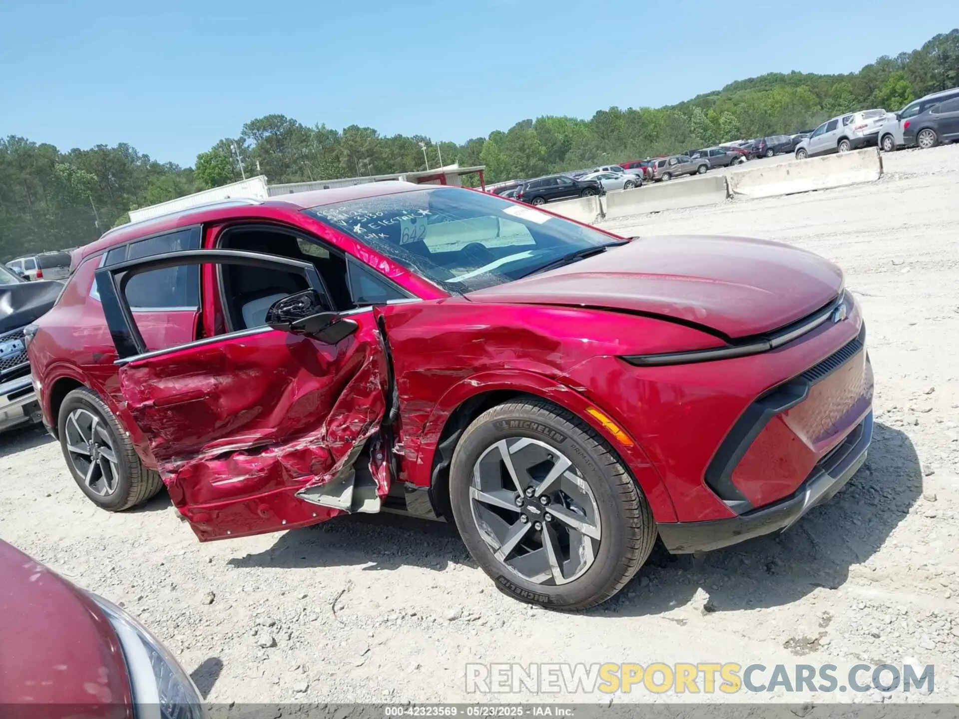 13 Photograph of a damaged car 3GN7DNRP3SS203130 CHEVROLET EQUINOX EV 2025