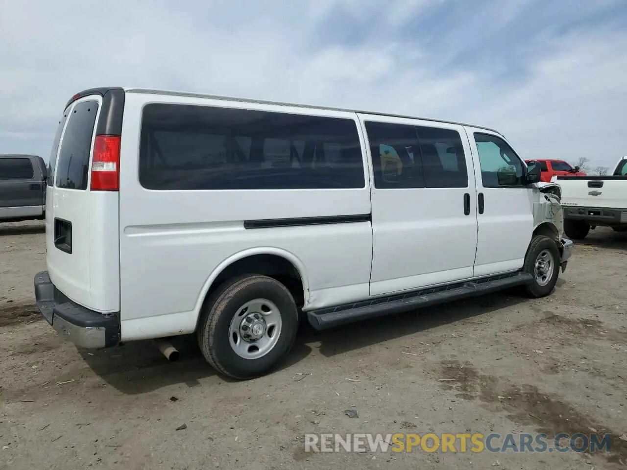 3 Фотография поврежденного автомобиля 1GAZGPFG7K1213856 CHEVROLET EXPRESS 2019