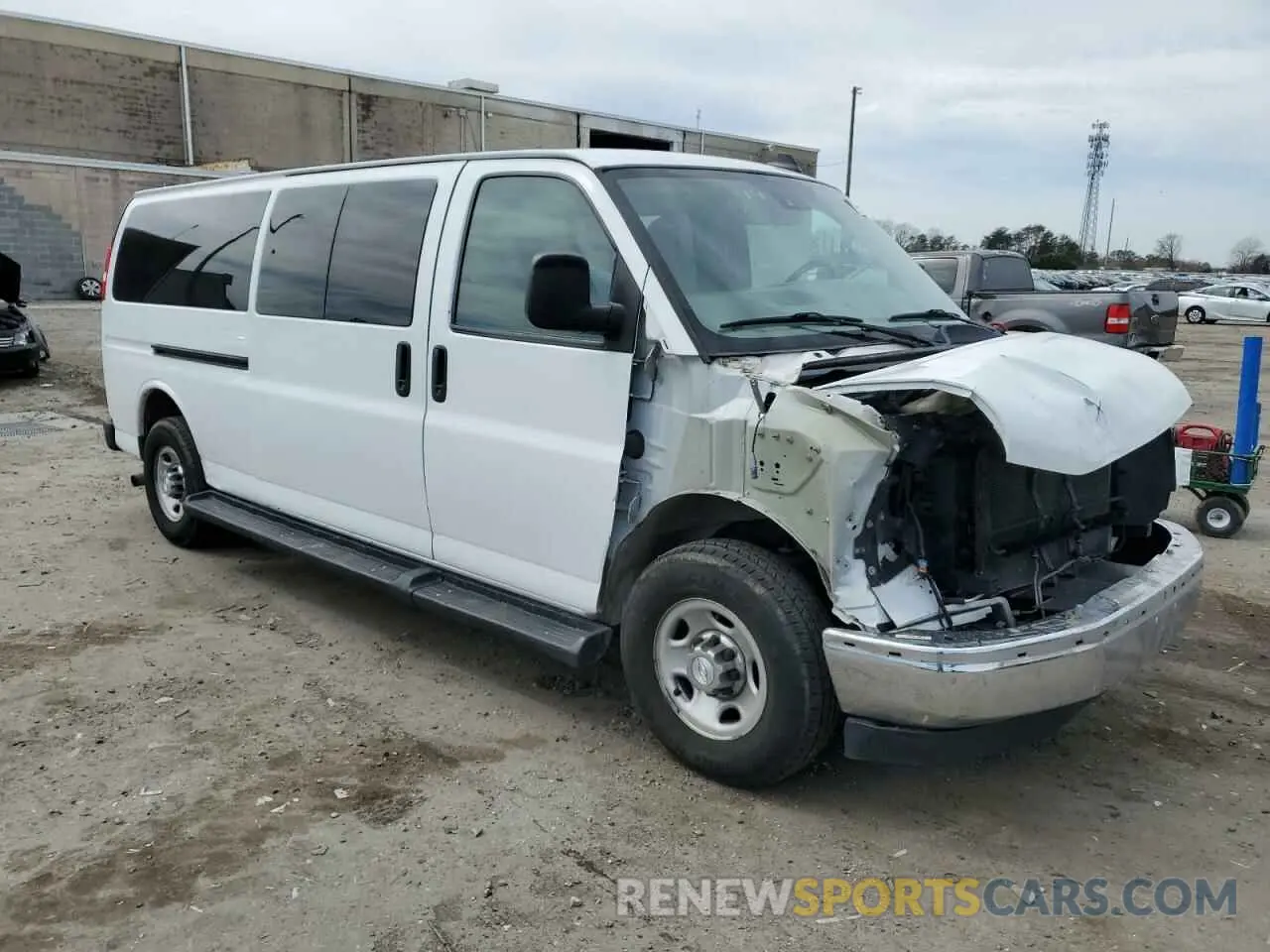 4 Фотография поврежденного автомобиля 1GAZGPFG7K1213856 CHEVROLET EXPRESS 2019