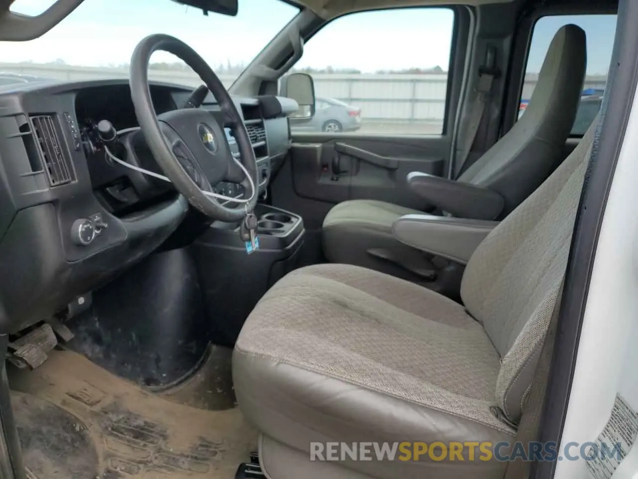 7 Фотография поврежденного автомобиля 1GAZGPFG7K1213856 CHEVROLET EXPRESS 2019