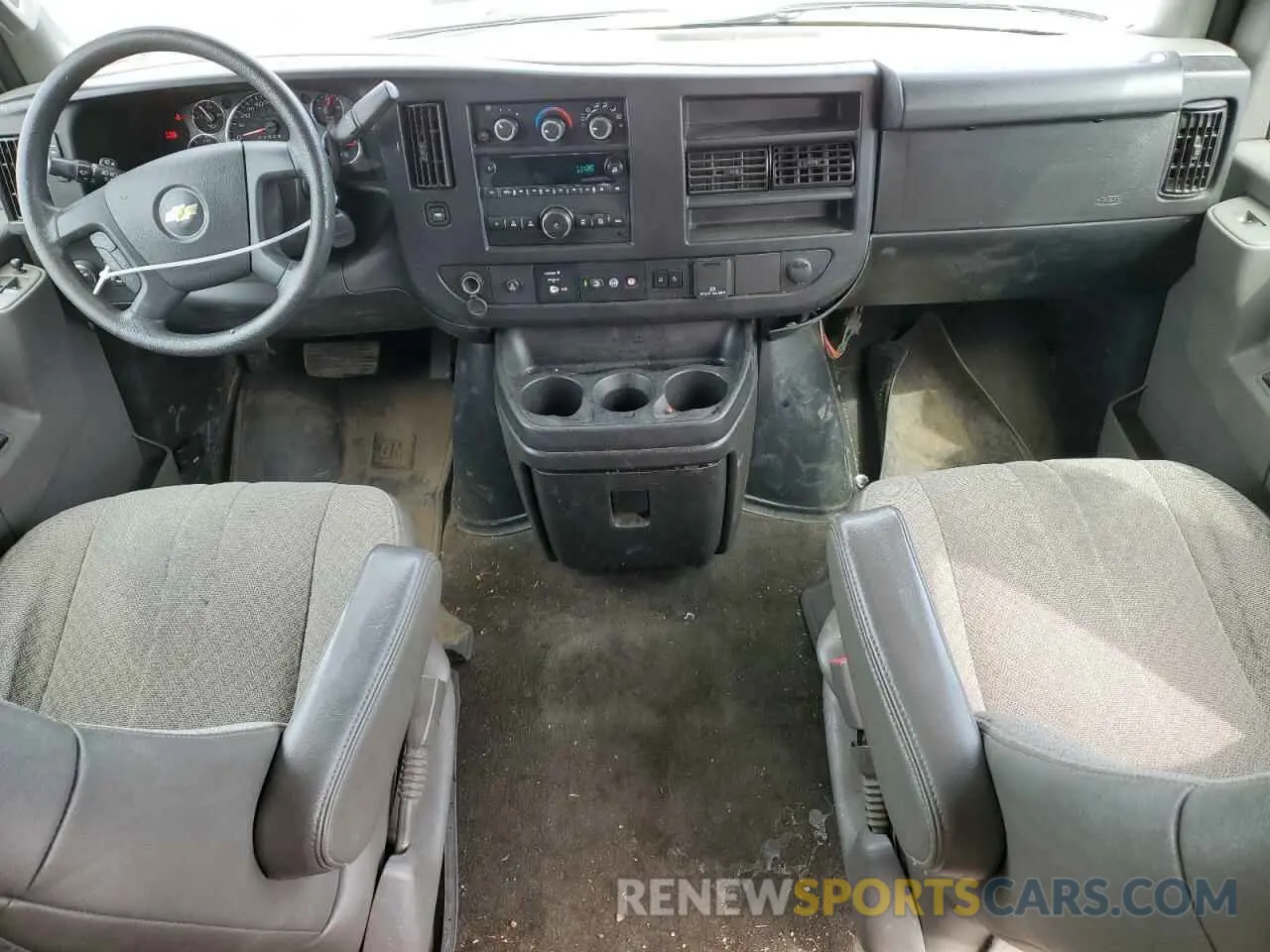 8 Фотография поврежденного автомобиля 1GAZGPFG7K1213856 CHEVROLET EXPRESS 2019