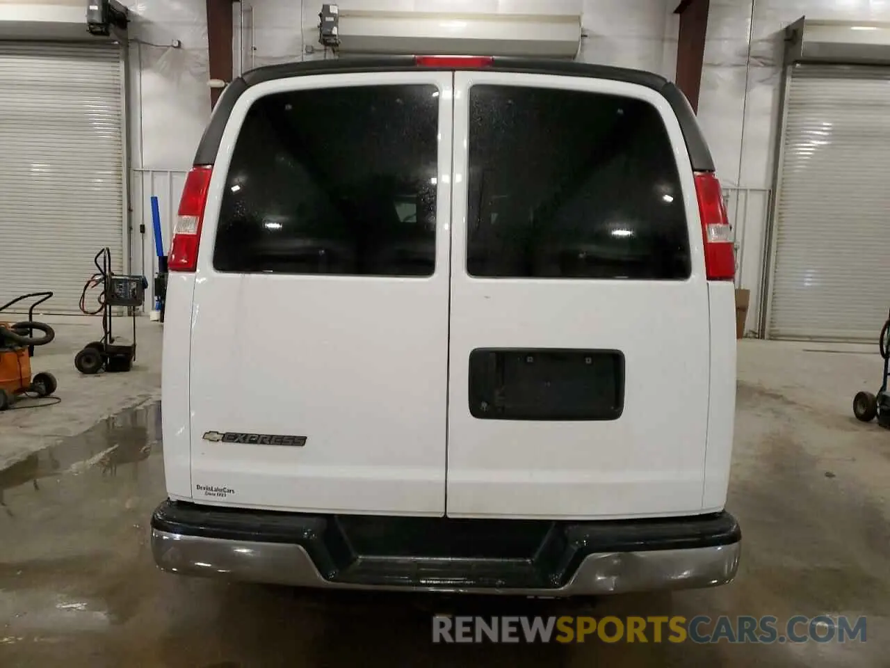 6 Photograph of a damaged car 1GAZGPFP2K1287251 CHEVROLET EXPRESS 2019
