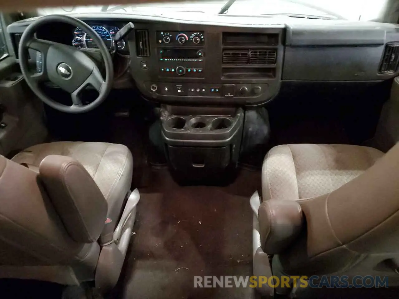 8 Photograph of a damaged car 1GAZGPFP2K1287251 CHEVROLET EXPRESS 2019