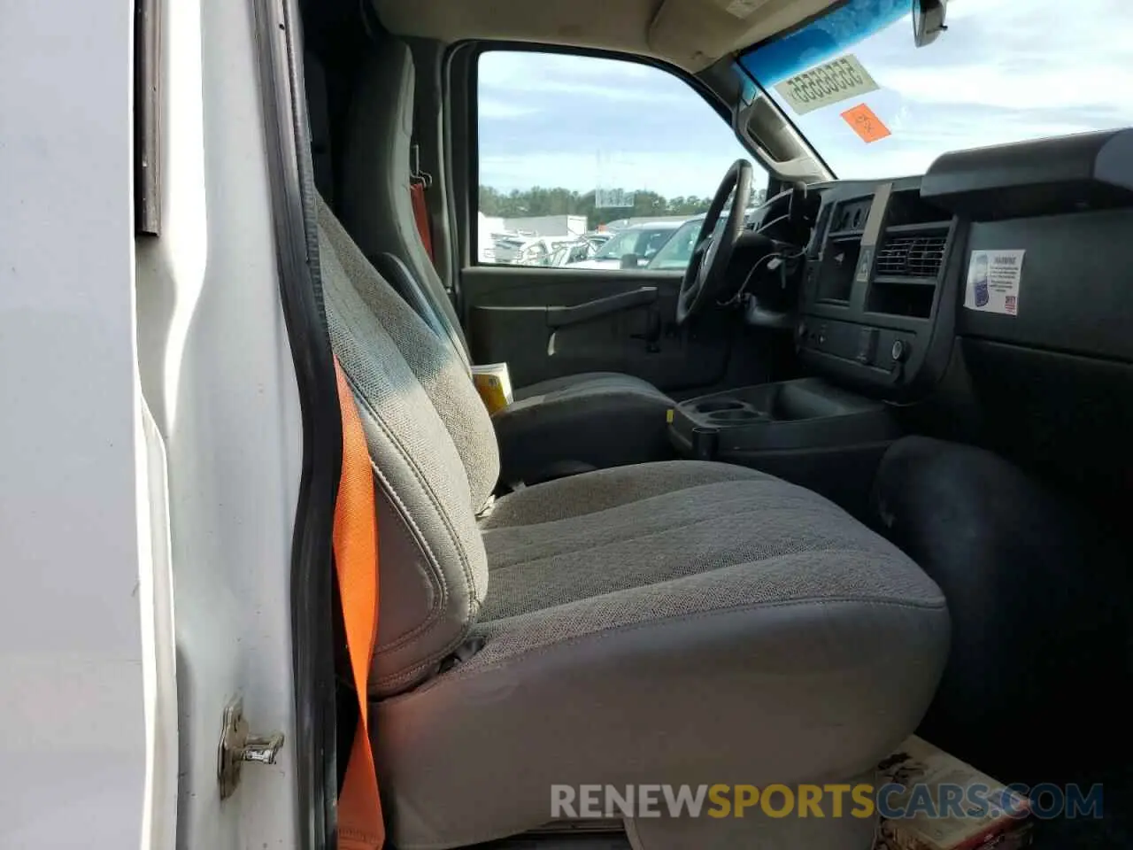 11 Photograph of a damaged car 1GCWGAF18K1371092 CHEVROLET EXPRESS 2019