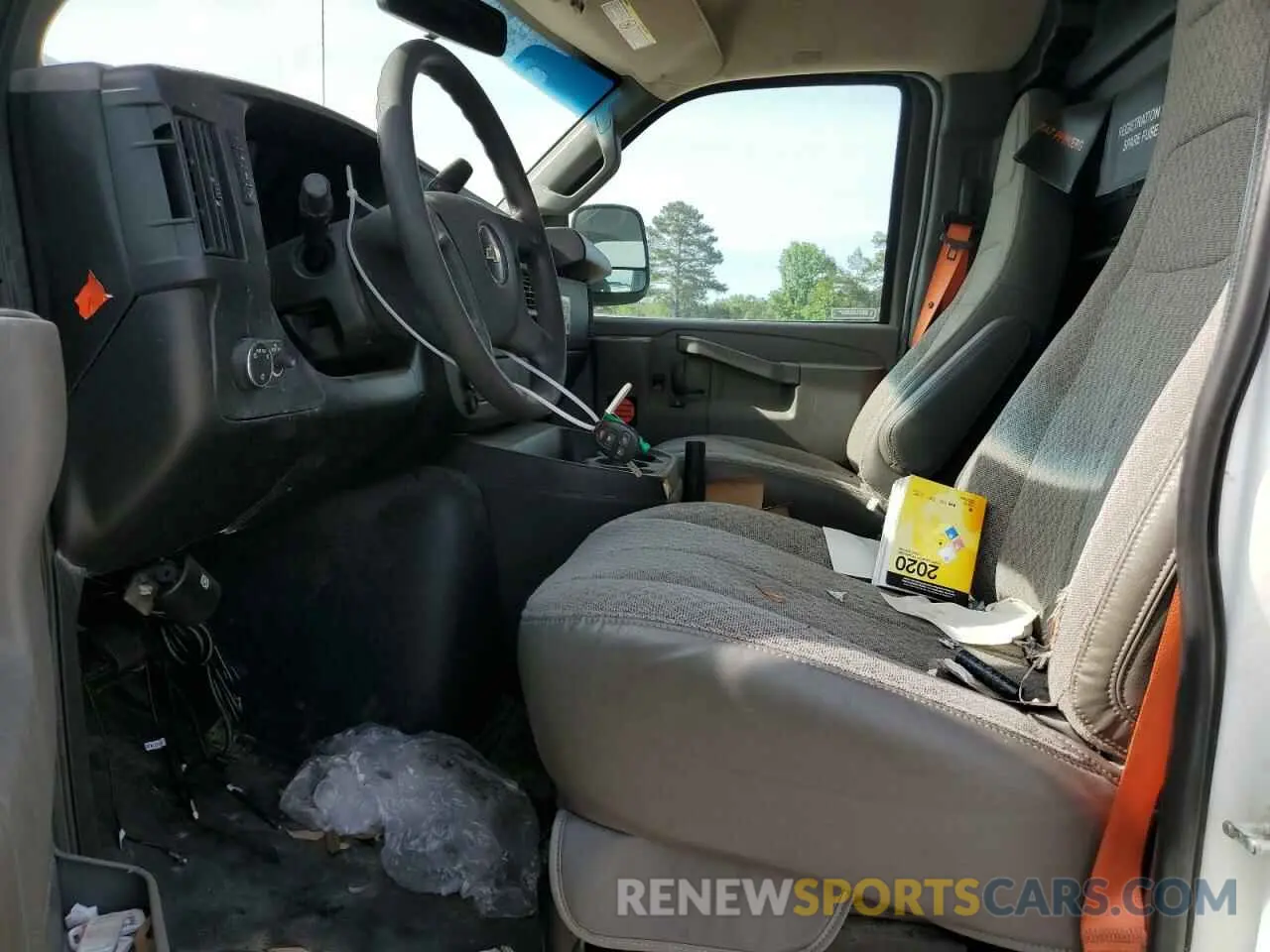 7 Photograph of a damaged car 1GCWGAF18K1371092 CHEVROLET EXPRESS 2019