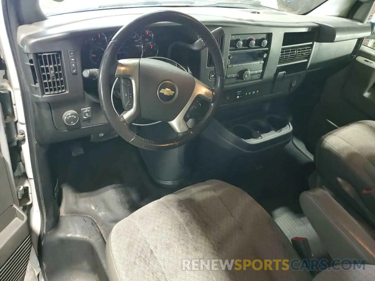 8 Photograph of a damaged car 1GCWGAFP4K1227186 CHEVROLET EXPRESS 2019