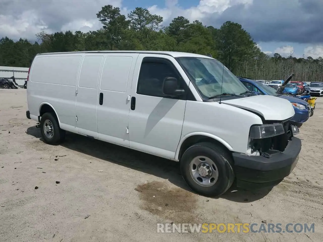 4 Photograph of a damaged car 1GCWGBFG1K1154171 CHEVROLET EXPRESS 2019