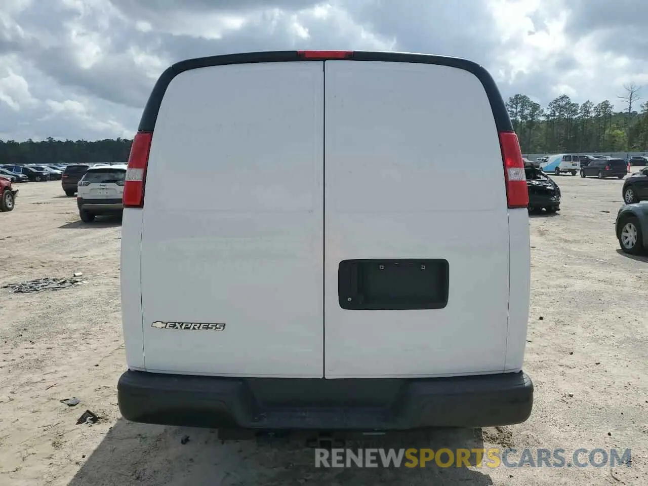 6 Photograph of a damaged car 1GCWGBFG1K1154171 CHEVROLET EXPRESS 2019