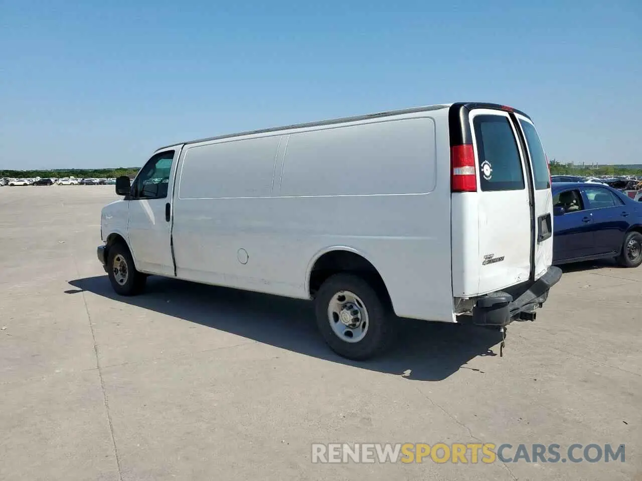 2 Фотография поврежденного автомобиля 1GCWGBFP4K1164337 CHEVROLET EXPRESS 2019