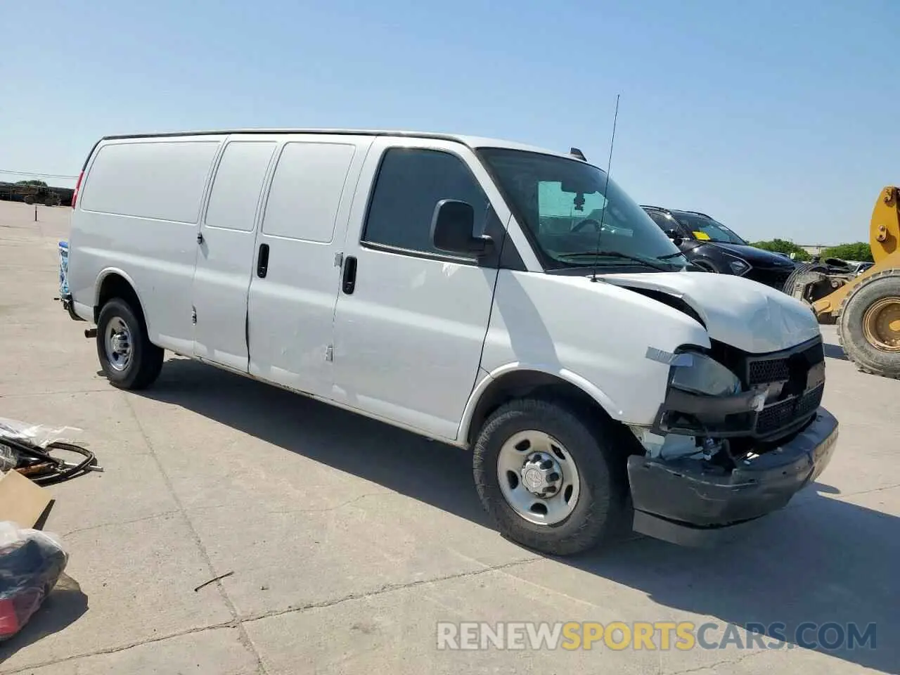 4 Фотография поврежденного автомобиля 1GCWGBFP4K1164337 CHEVROLET EXPRESS 2019