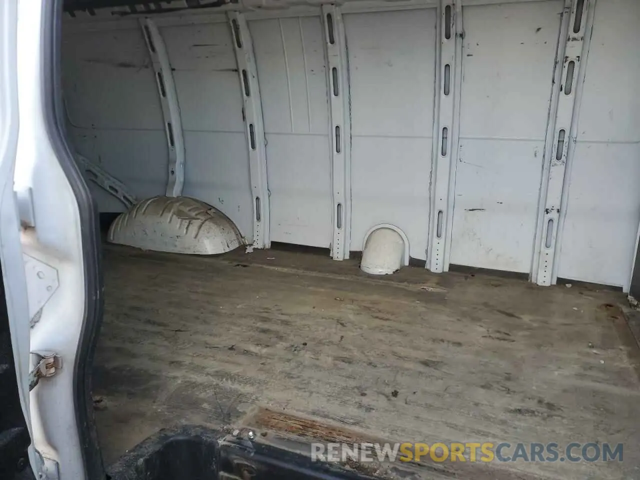 11 Photograph of a damaged car 1GCZGHFG7K1308611 CHEVROLET EXPRESS 2019