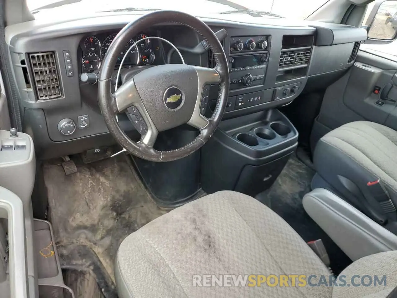 8 Photograph of a damaged car 1GCZGHFG7K1308611 CHEVROLET EXPRESS 2019