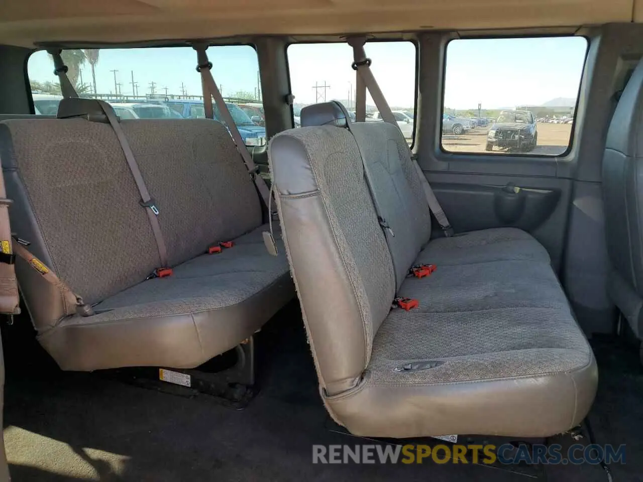 11 Фотография поврежденного автомобиля 1GAZGNFP3L1268455 CHEVROLET EXPRESS 2020