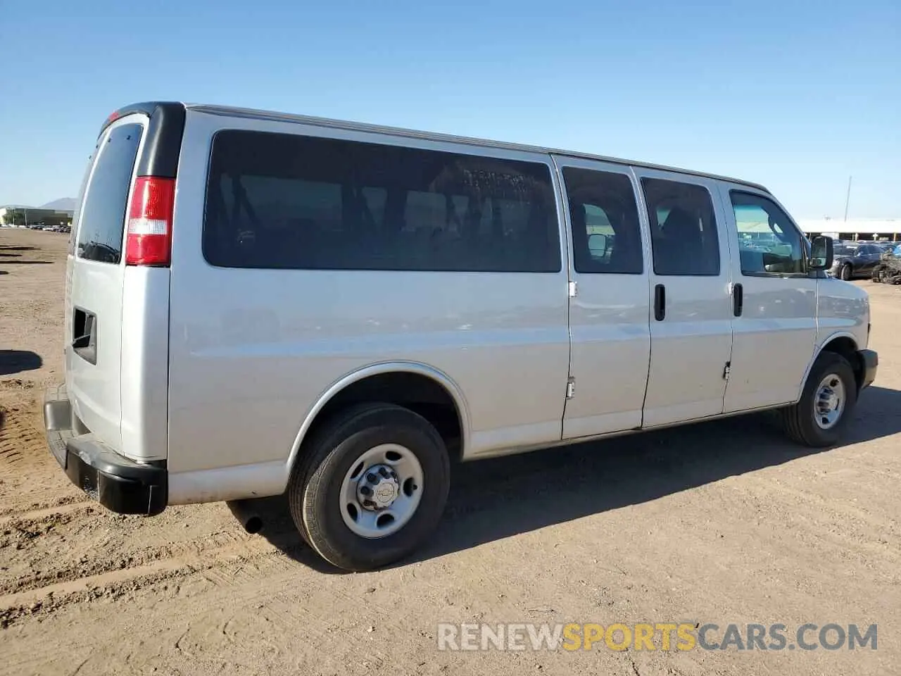 3 Фотография поврежденного автомобиля 1GAZGNFP3L1268455 CHEVROLET EXPRESS 2020